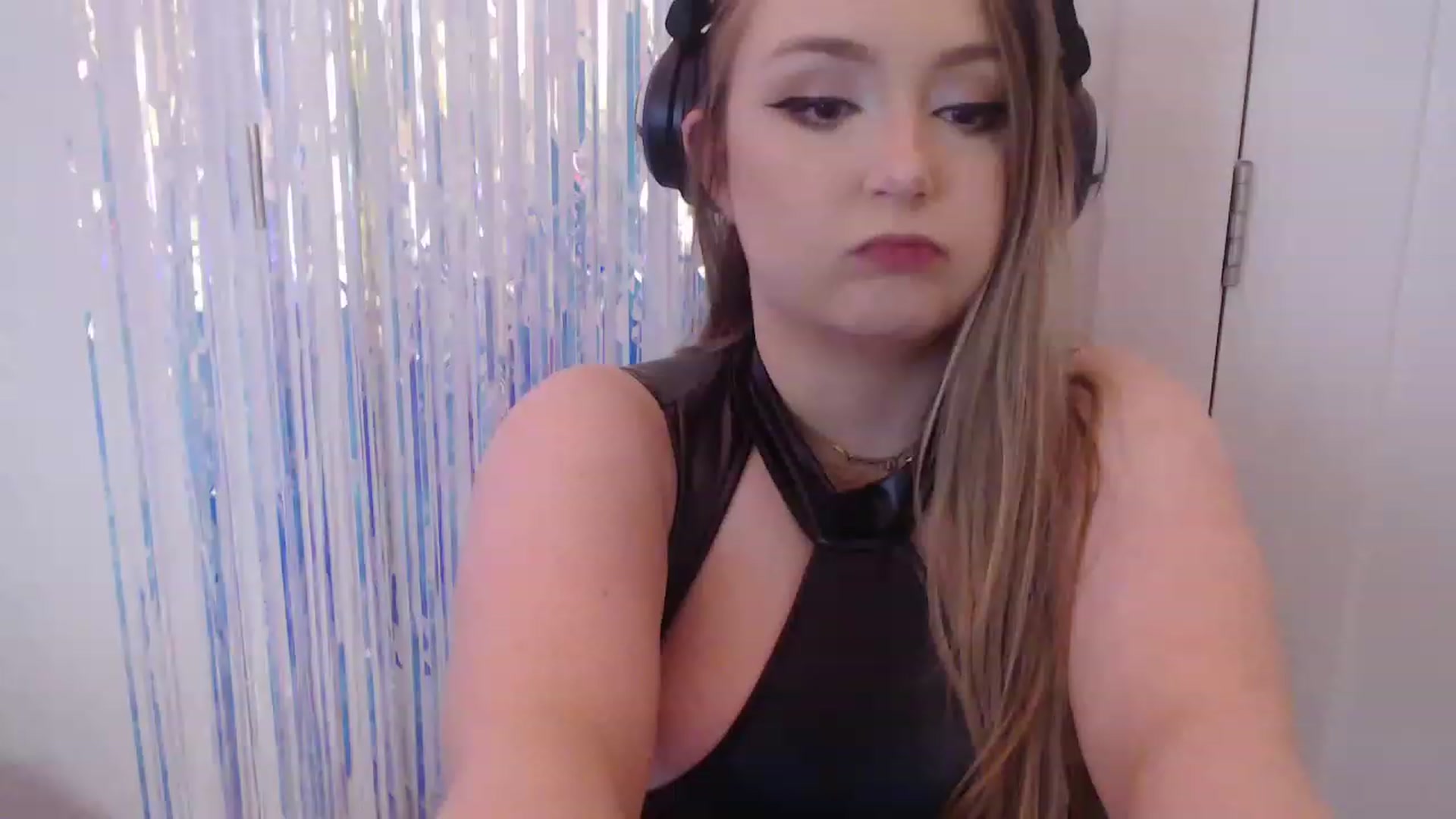 Gallery image thumbnail from LibbyxDoe's myfreecams stream on, 05/14/2023, 13:43 image 1 of 20