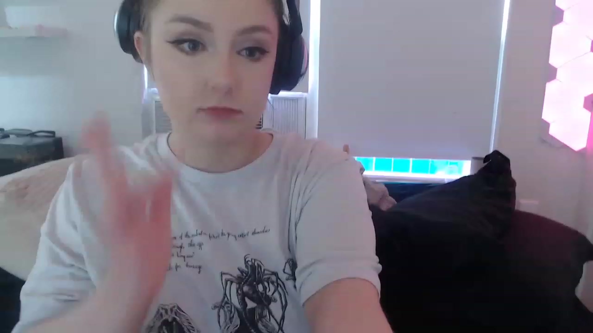 Gallery image thumbnail from LibbyxDoe's myfreecams stream on, 05/14/2023, 17:01 image 14 of 20