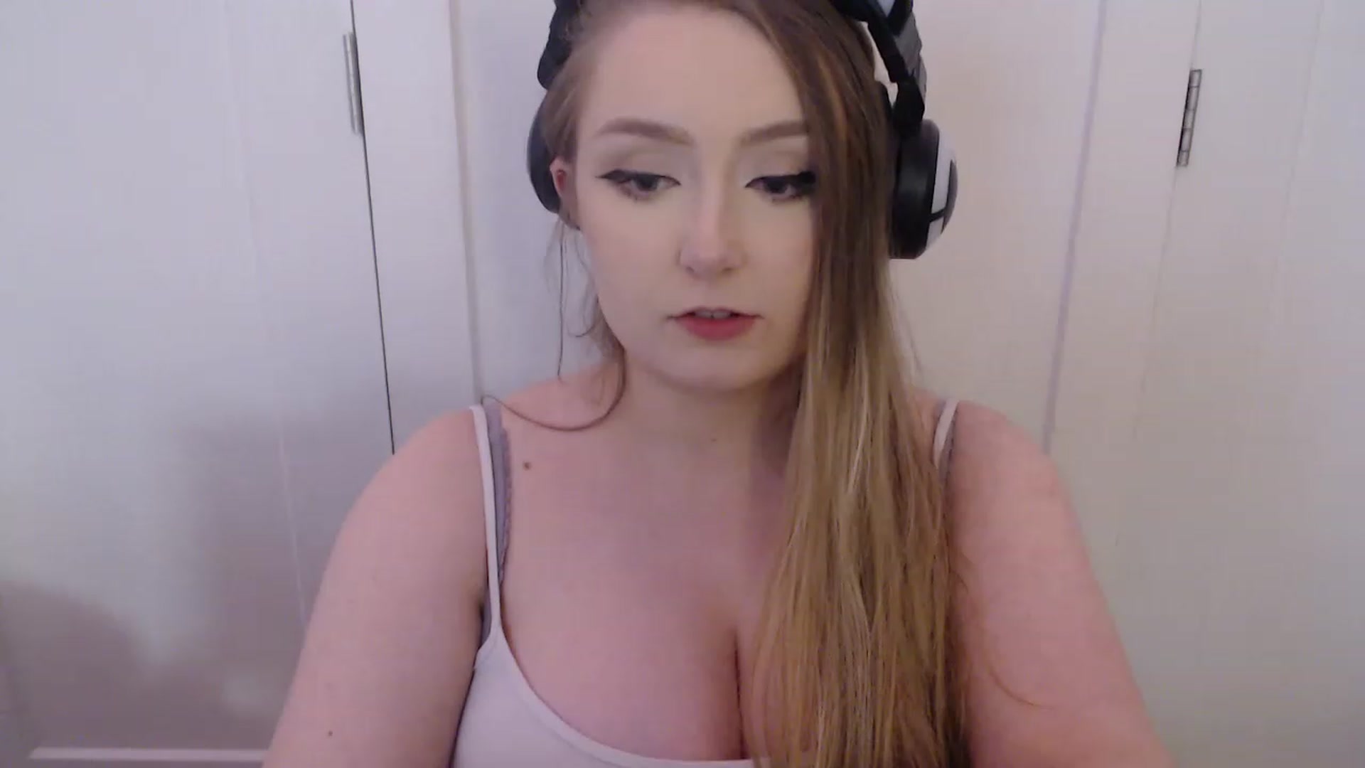 Gallery image thumbnail from LibbyxDoe's myfreecams stream on, 05/19/2023, 06:41 image 6 of 20