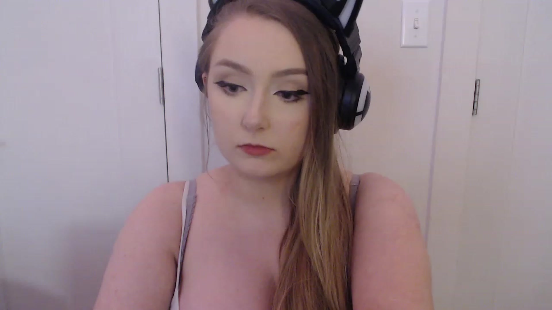 Gallery image thumbnail from LibbyxDoe's myfreecams stream on, 05/19/2023, 06:41 image 17 of 20
