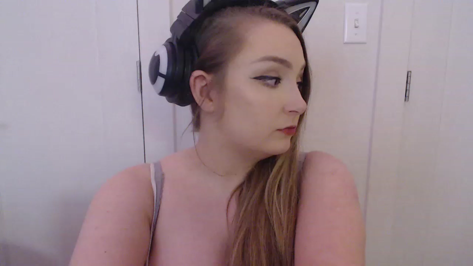 Gallery image thumbnail from LibbyxDoe's myfreecams stream on, 05/19/2023, 06:41 image 18 of 20