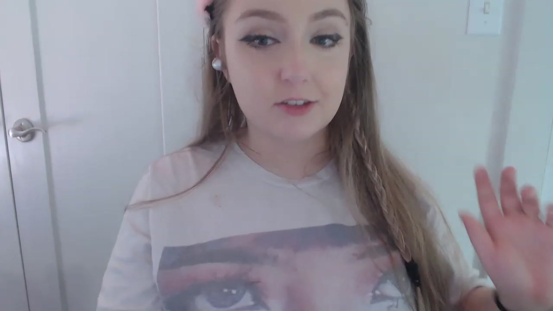 Gallery image thumbnail from LibbyxDoe's myfreecams stream on, 05/23/2023, 21:06 image 1 of 20