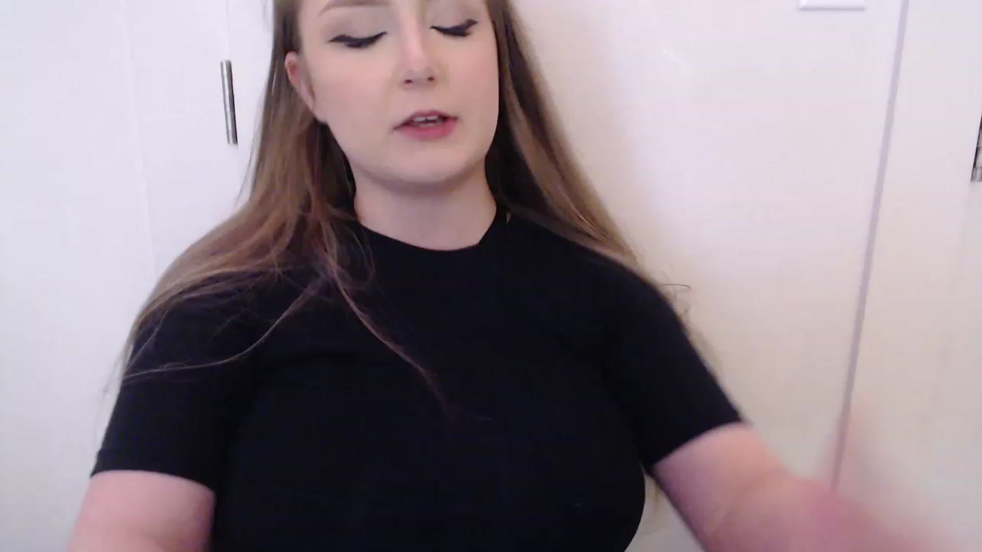 Gallery image thumbnail from LibbyxDoe's myfreecams stream on, 05/26/2023, 12:04 image 5 of 20
