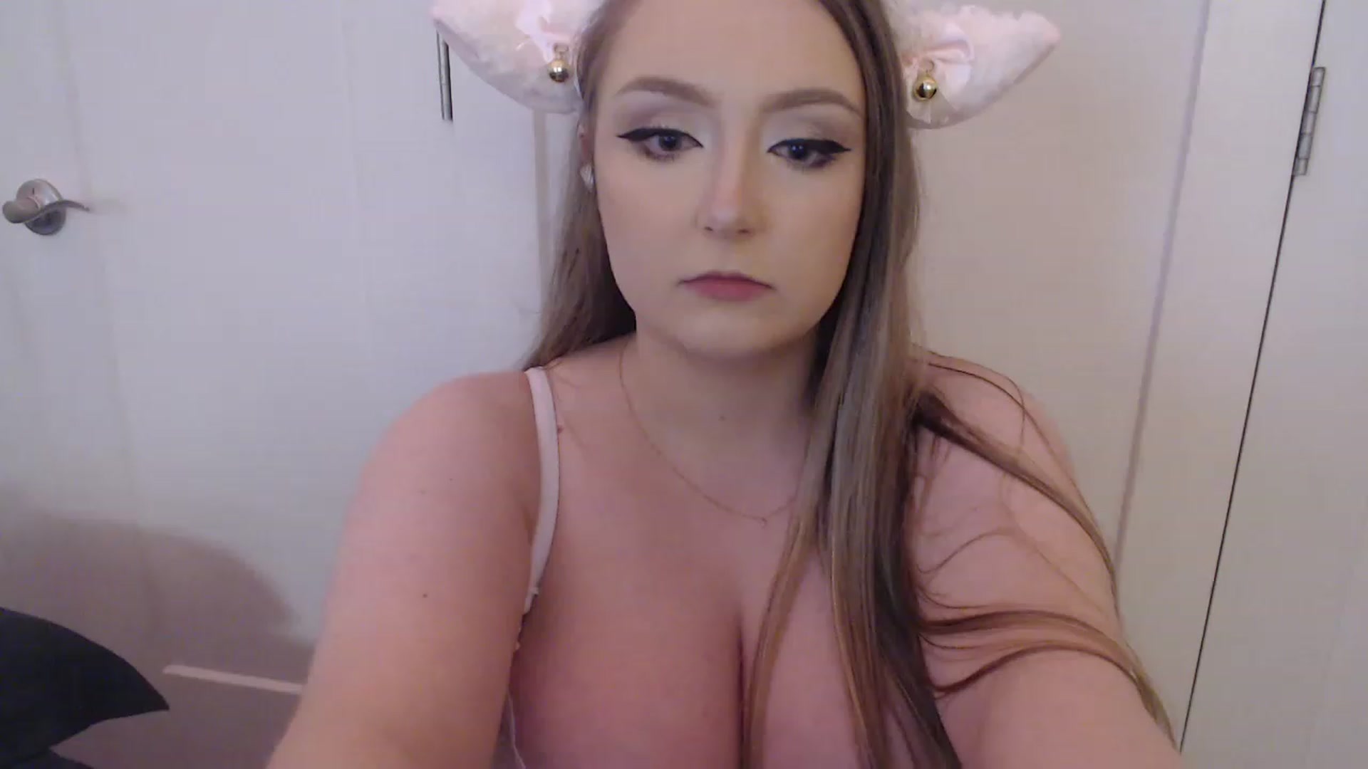 Gallery image thumbnail from LibbyxDoe's myfreecams stream on, 06/12/2023, 09:46 image 7 of 20