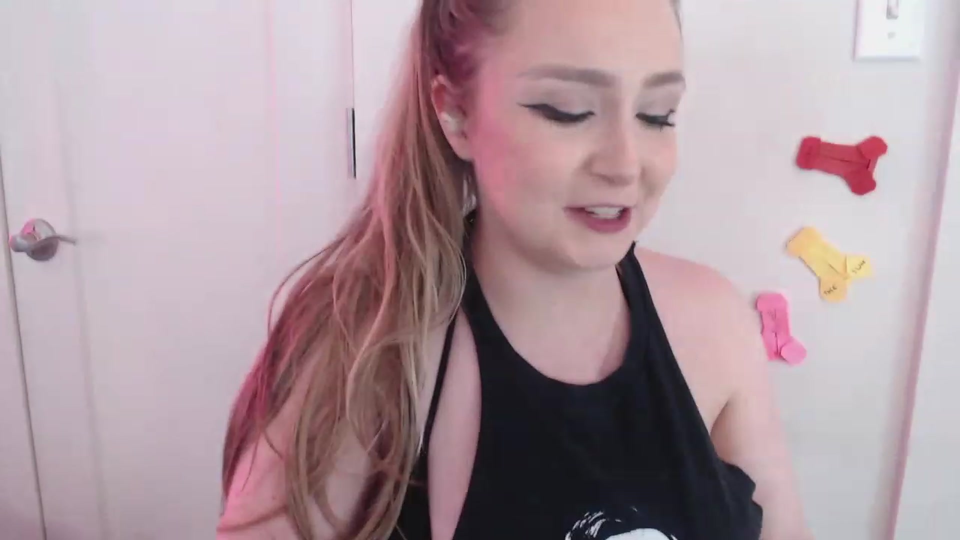 Gallery image thumbnail from LibbyxDoe's myfreecams stream on, 06/18/2023, 17:54 image 13 of 20