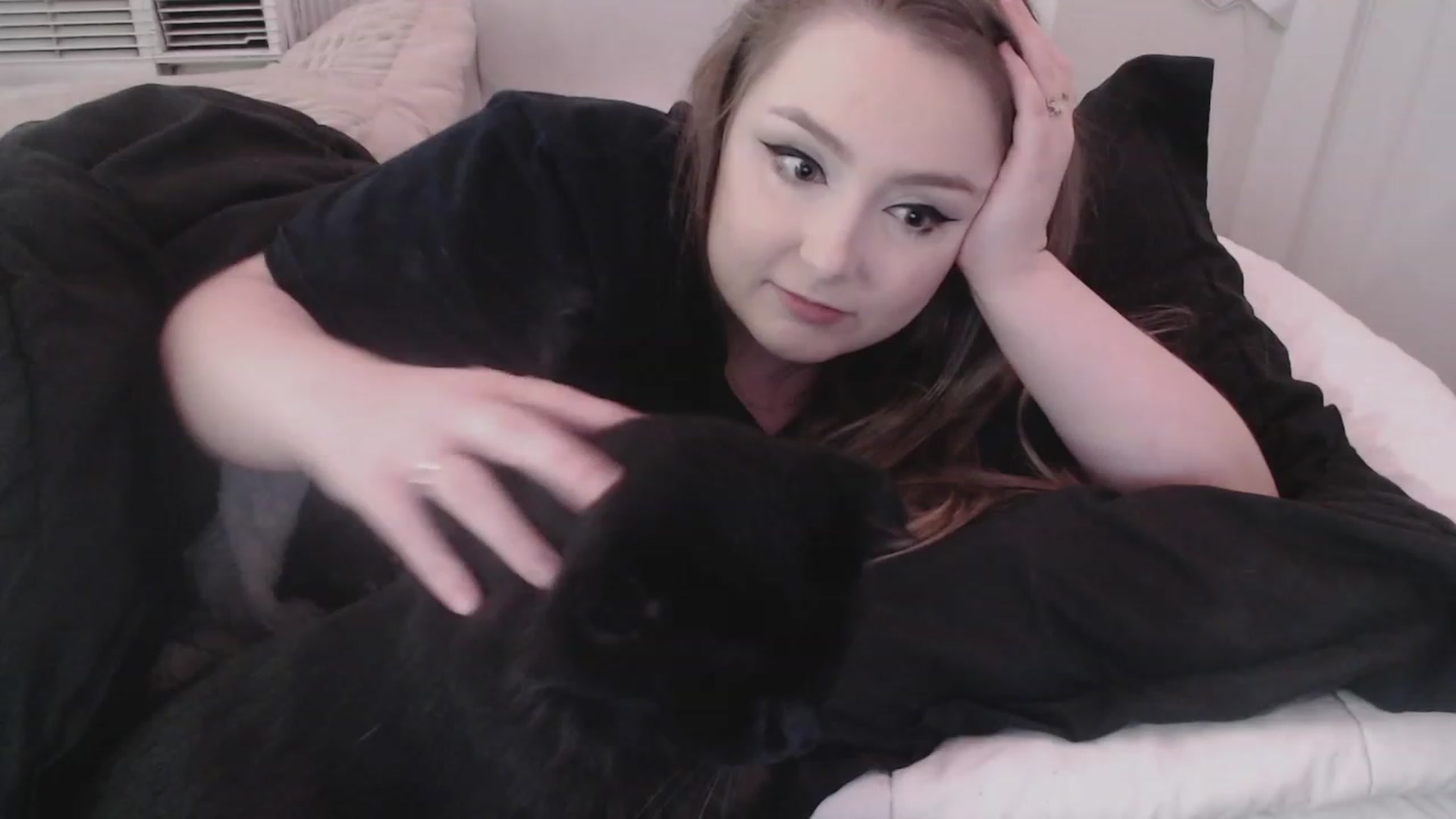 Gallery image thumbnail from LibbyxDoe's myfreecams stream on, 08/08/2023, 11:34 image 14 of 20