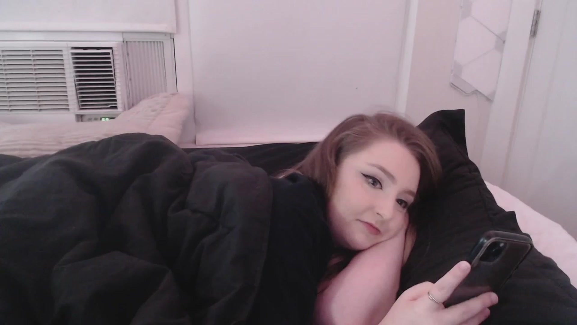 Gallery image thumbnail from LibbyxDoe's myfreecams stream on, 08/08/2023, 11:34 image 7 of 20
