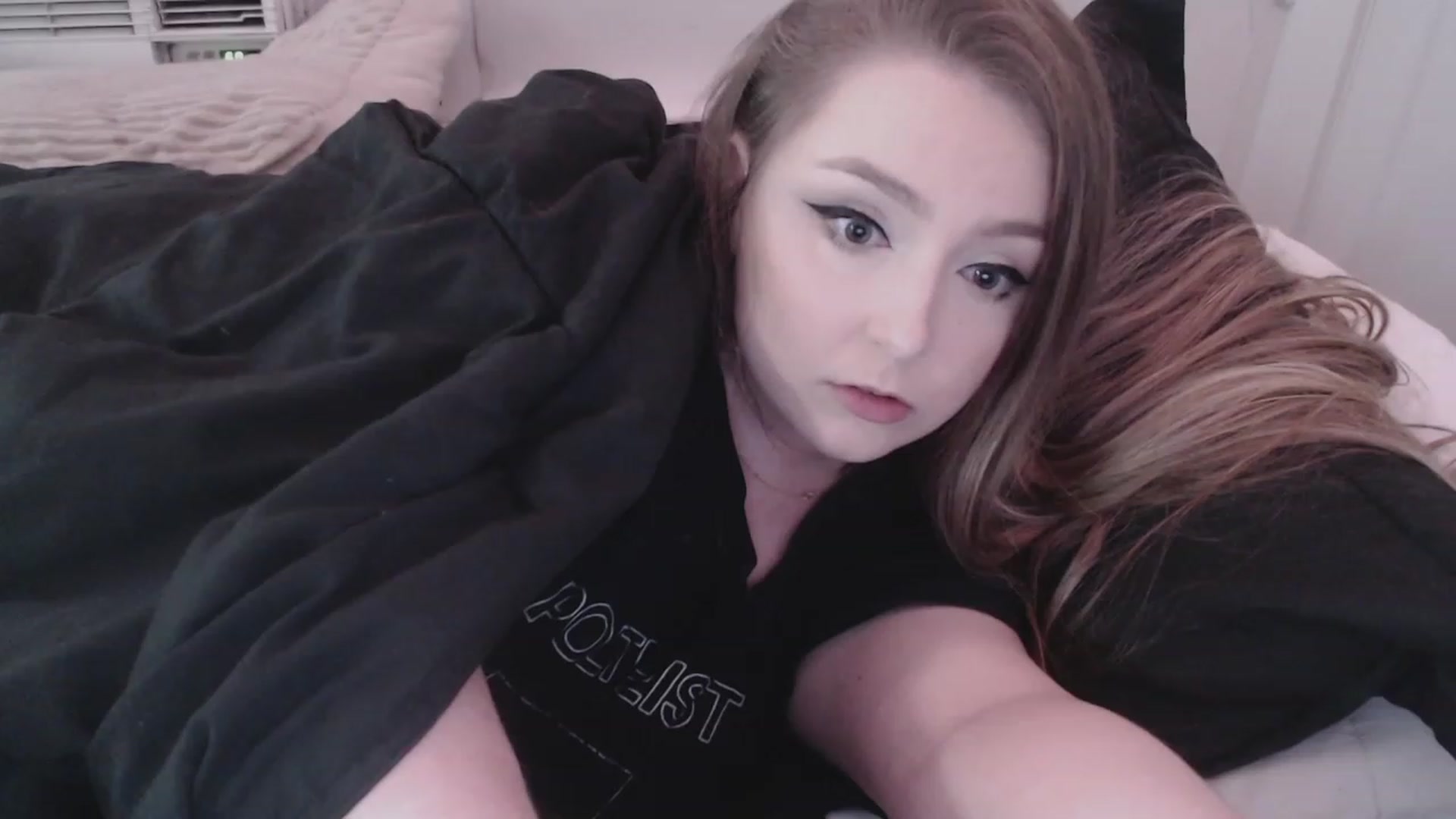 Gallery image thumbnail from LibbyxDoe's myfreecams stream on, 08/08/2023, 11:34 image 13 of 20