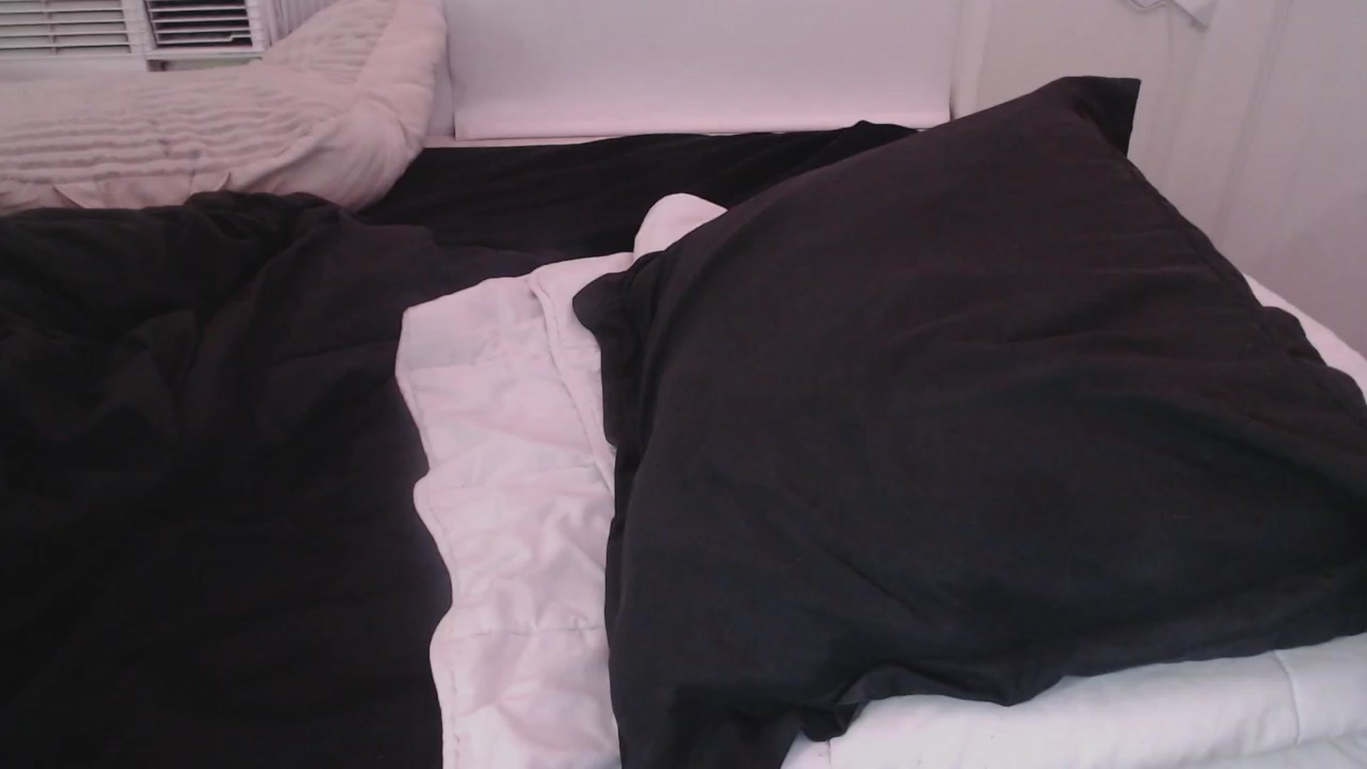 Gallery image thumbnail from LibbyxDoe's myfreecams stream on, 08/08/2023, 11:34 image 15 of 20