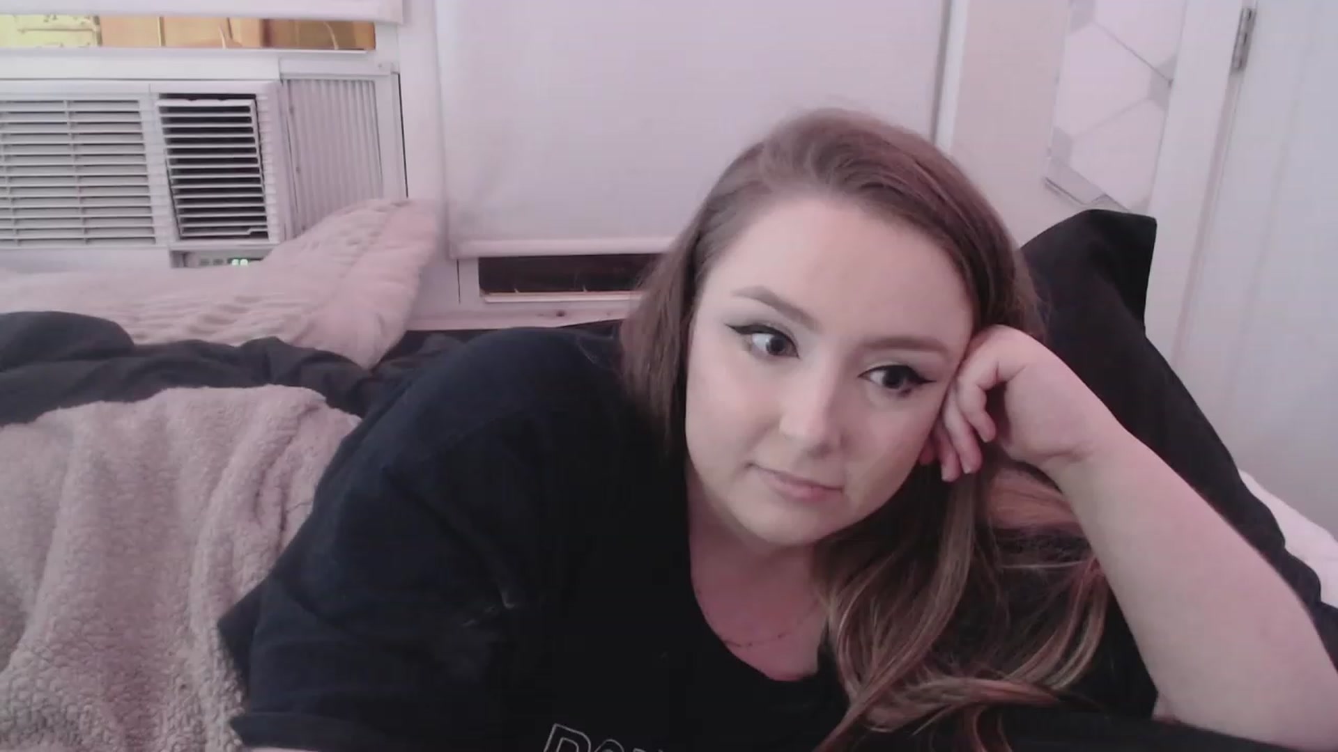 Gallery image thumbnail from LibbyxDoe's myfreecams stream on, 08/08/2023, 11:34 image 2 of 20