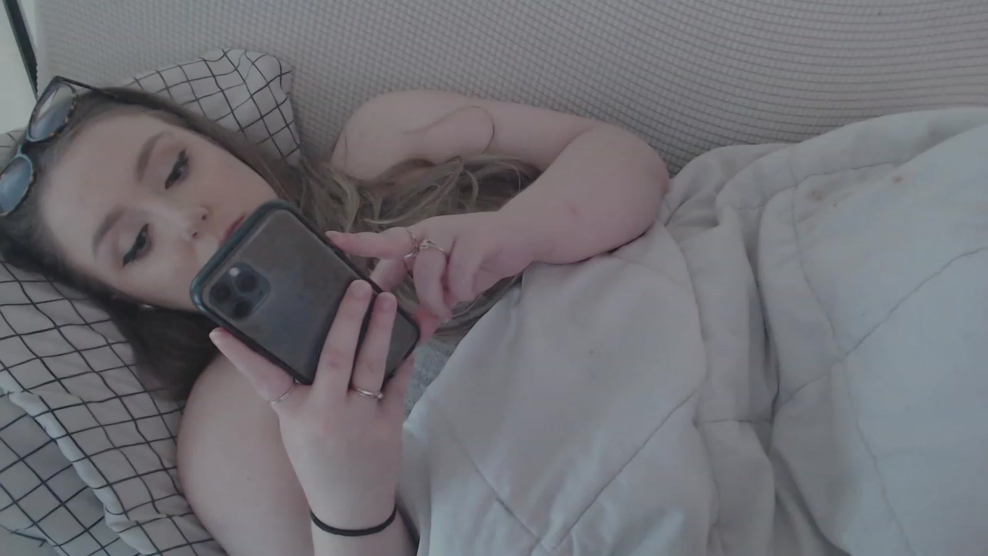 Gallery image thumbnail from LibbyxDoe's myfreecams stream on, 11/15/2023, 15:56 image 12 of 20