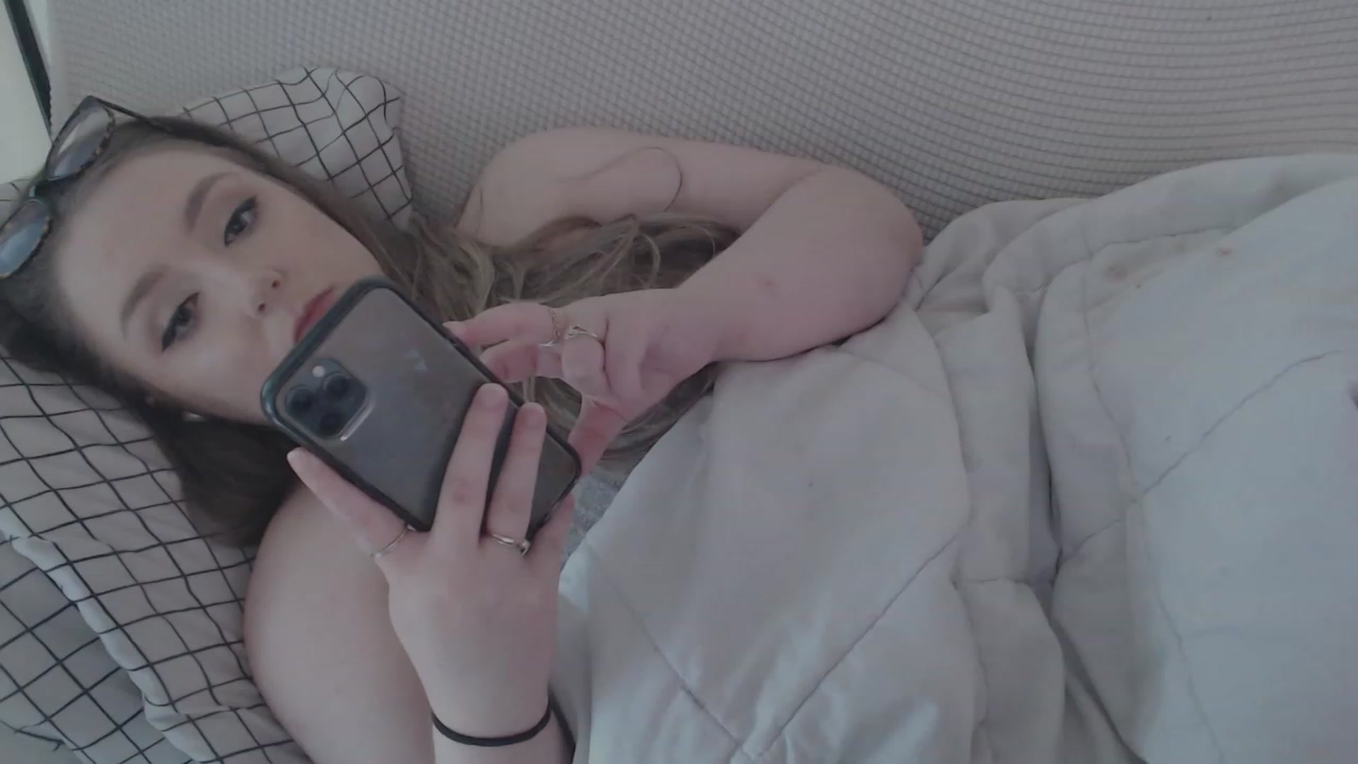 Gallery image thumbnail from LibbyxDoe's myfreecams stream on, 11/15/2023, 15:56 image 13 of 20