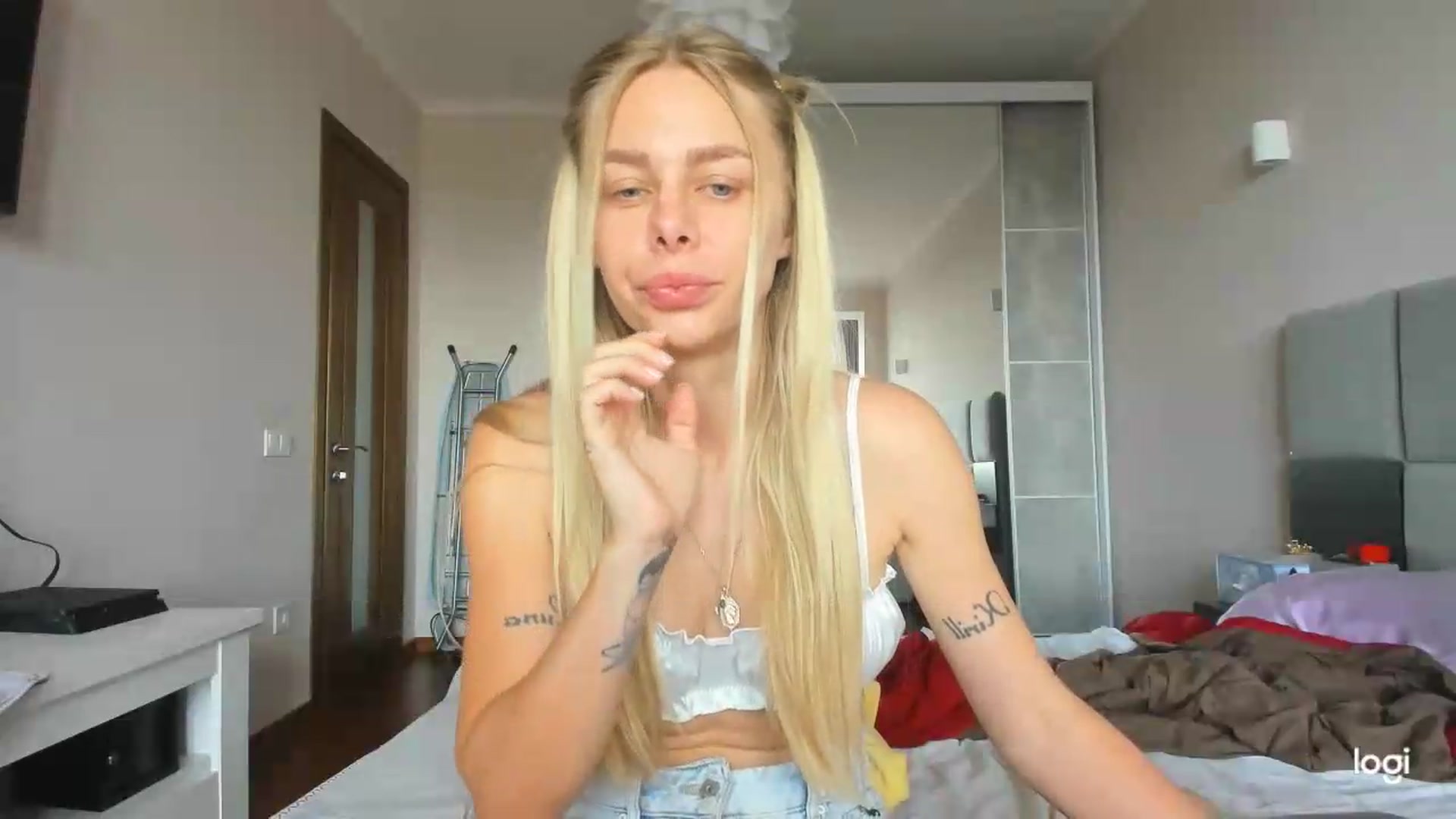 Gallery image thumbnail from Librarys_bb's myfreecams stream on, 06/20/2026, 11:57 image 16 of 20