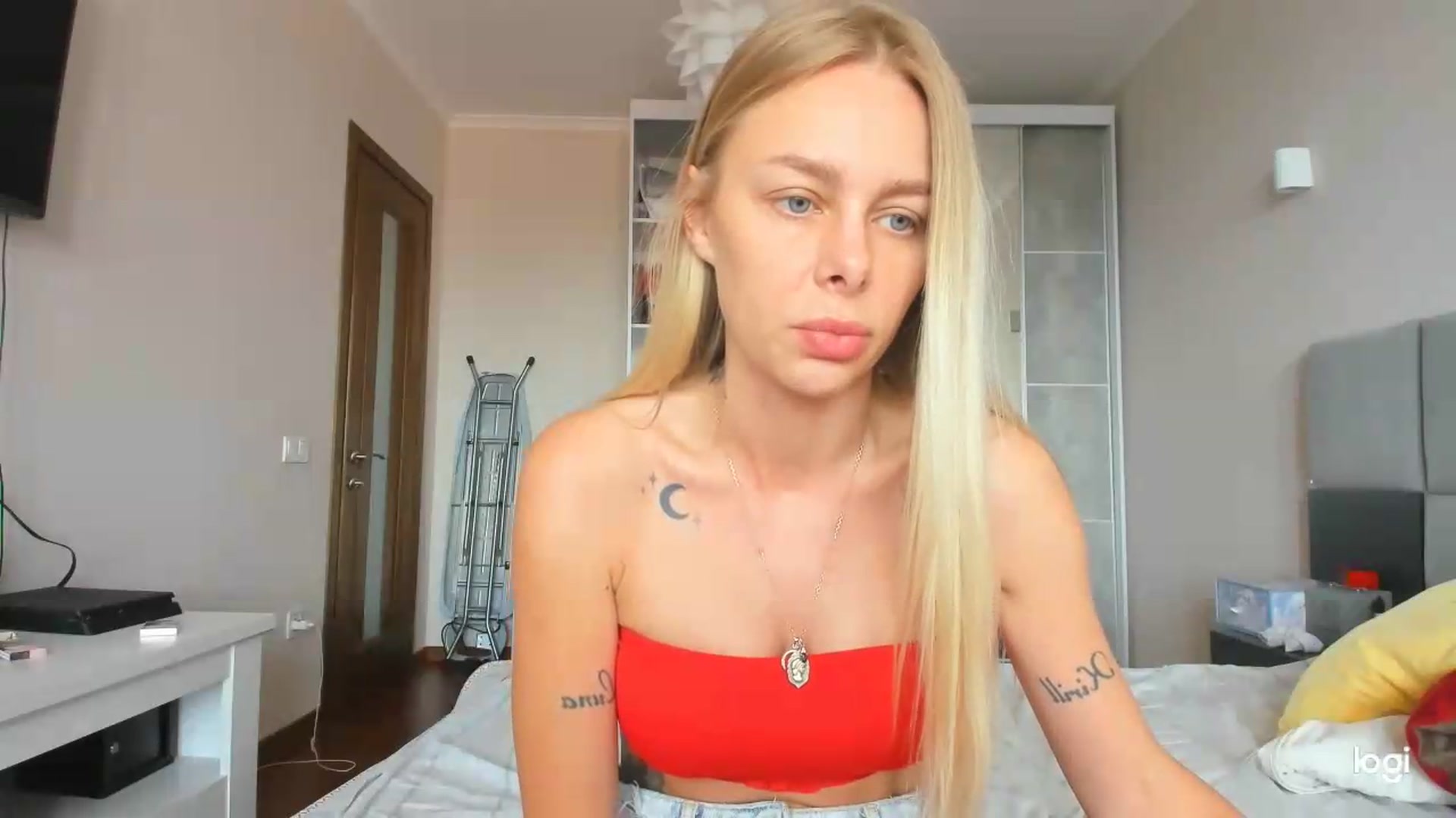 Gallery image thumbnail from Librarys_bb's myfreecams stream on, 06/22/2026, 10:19 image 6 of 20
