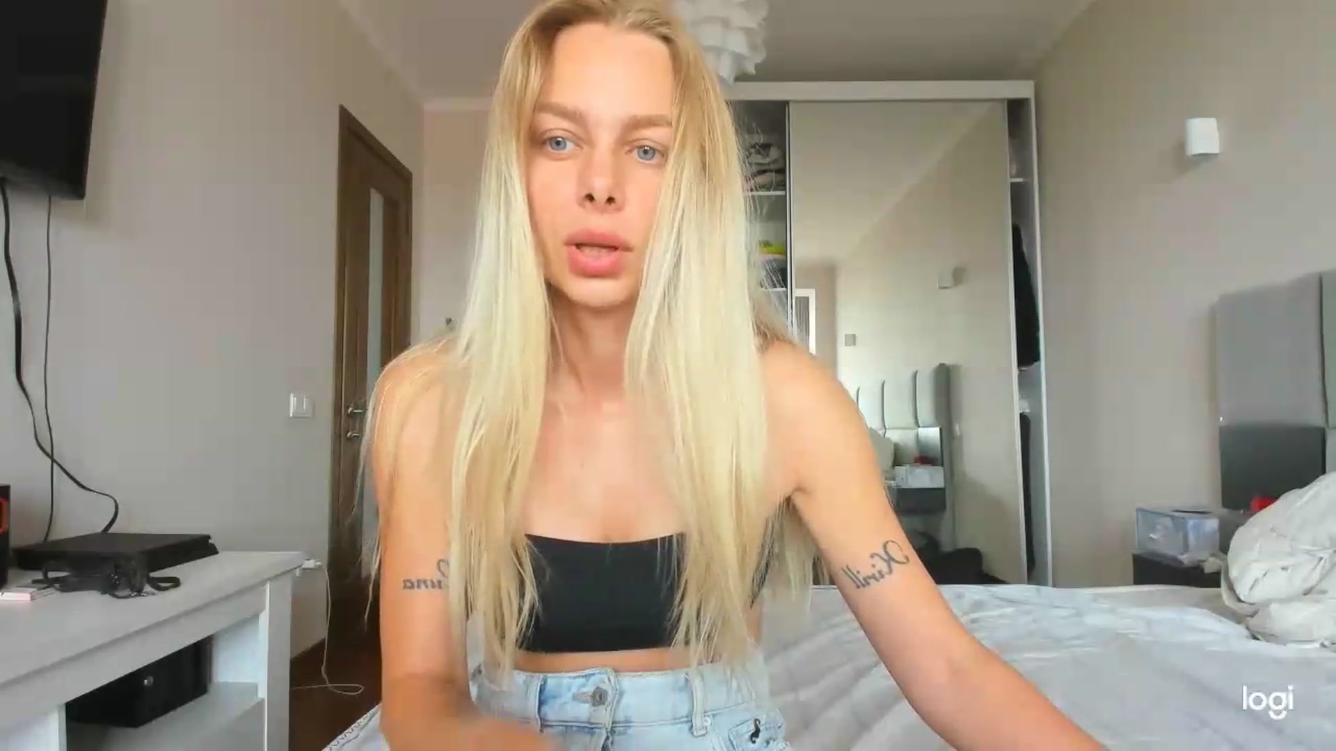Gallery image thumbnail from Librarys_bb's myfreecams stream on, 06/23/2026, 09:50 image 8 of 20