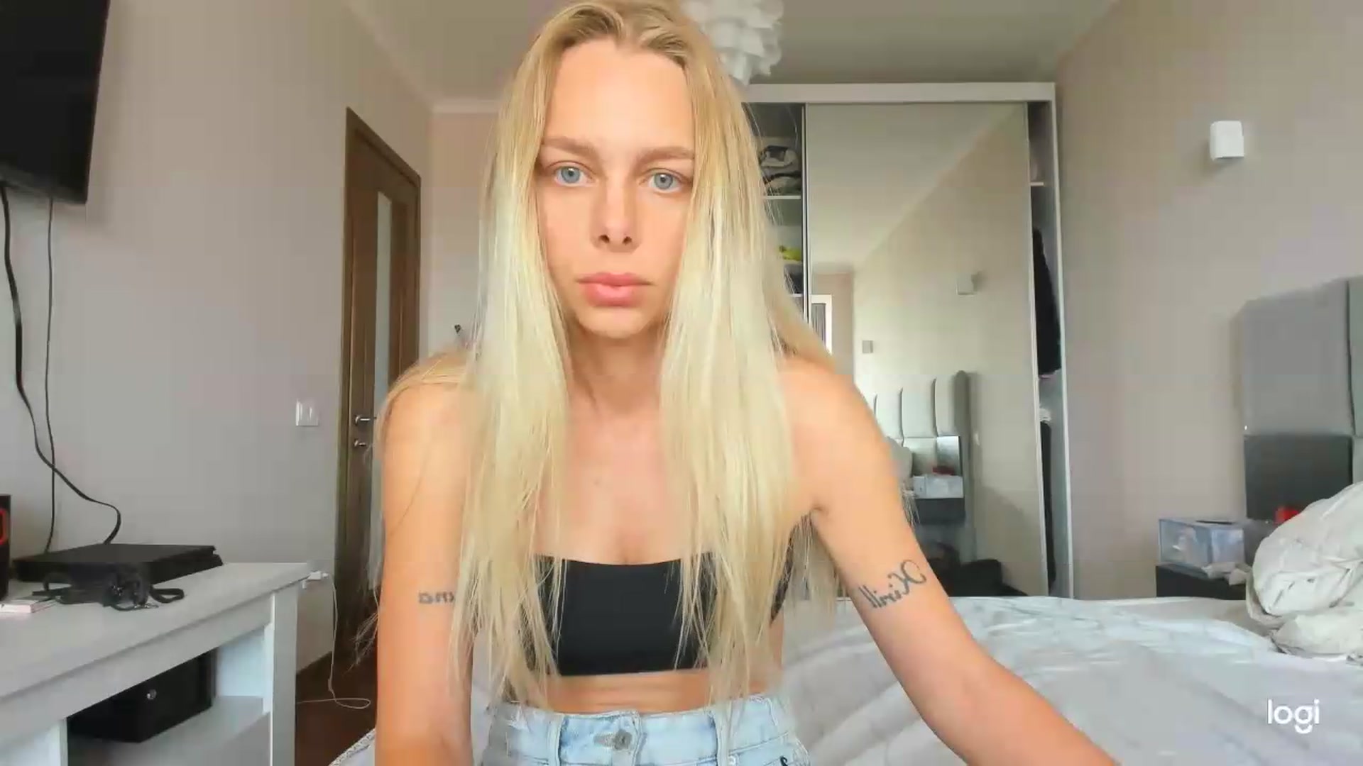 Gallery image thumbnail from Librarys_bb's myfreecams stream on, 06/23/2026, 09:50 image 4 of 20