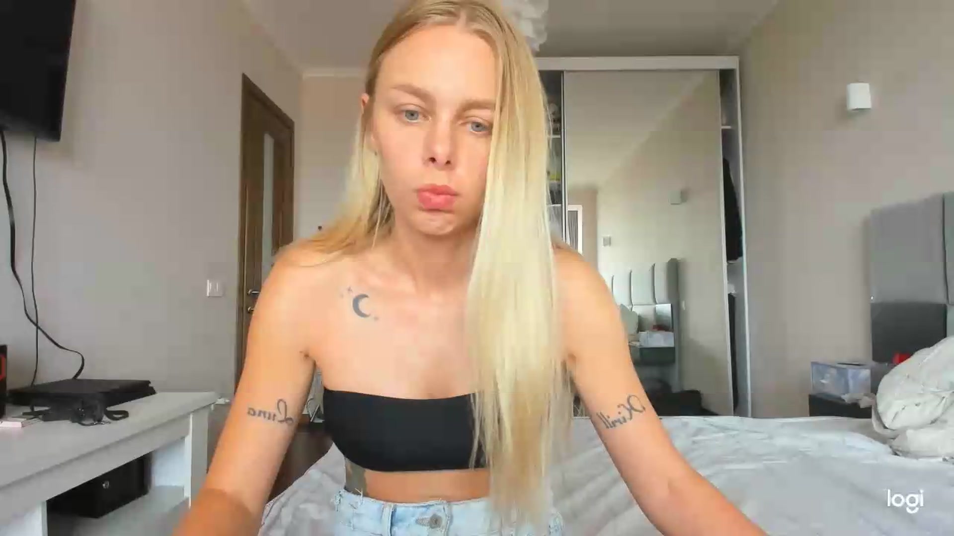 Gallery image thumbnail from Librarys_bb's myfreecams stream on, 06/23/2026, 09:50 image 17 of 20