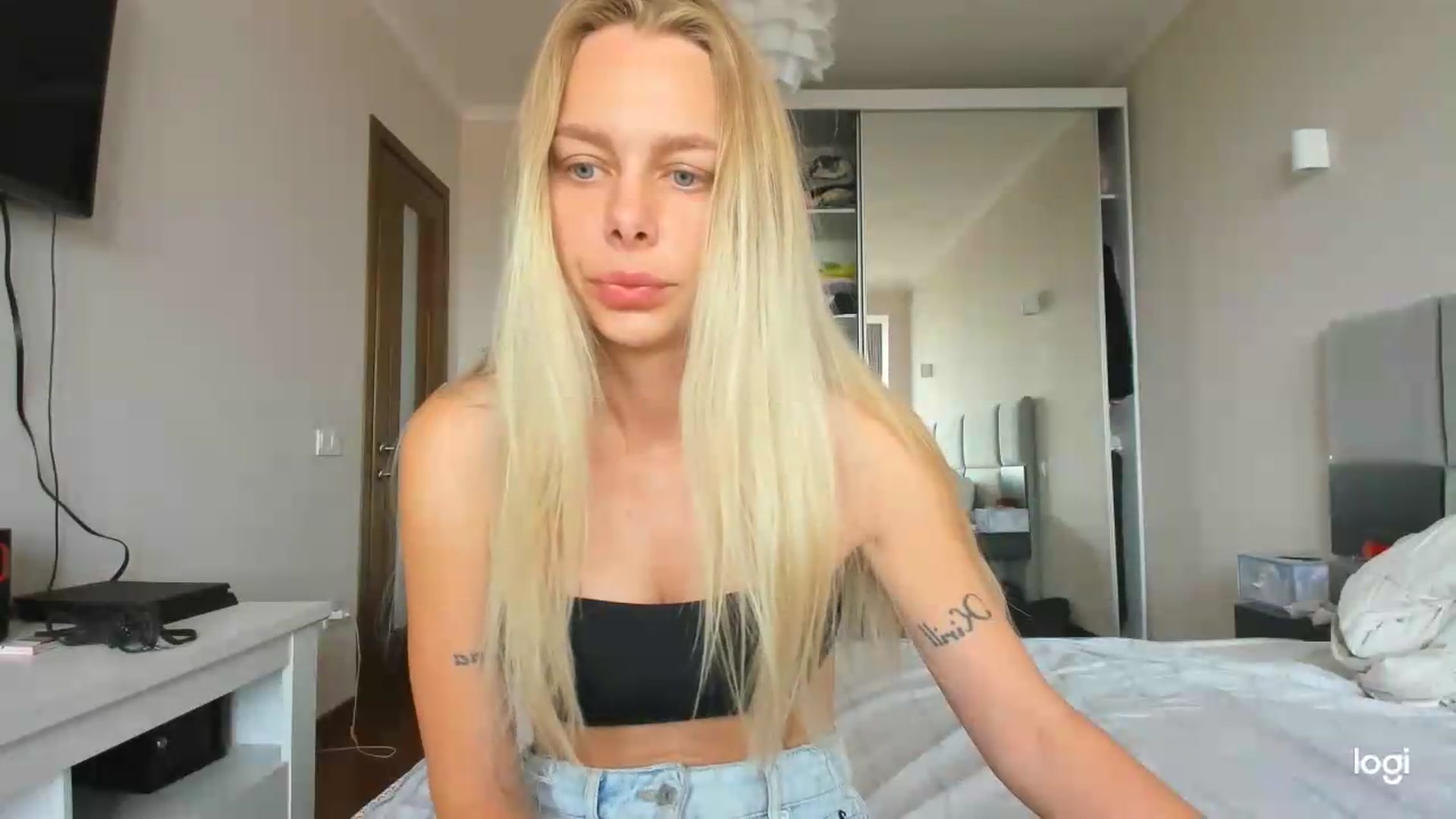 Gallery image thumbnail from Librarys_bb's myfreecams stream on, 06/23/2026, 09:50 image 6 of 20