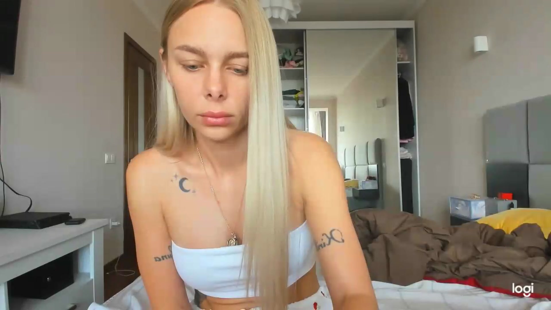 Gallery image thumbnail from Librarys_bb's myfreecams stream on, 06/24/2026, 10:11 image 14 of 20