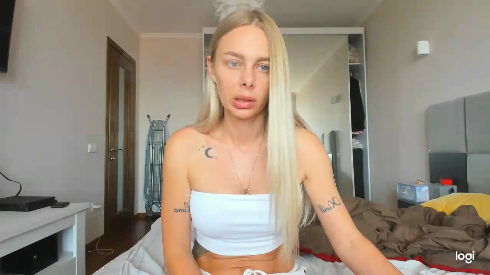 Gallery image thumbnail from Librarys_bb's myfreecams stream on, 06/24/2026, 11:05 image 10 of 20