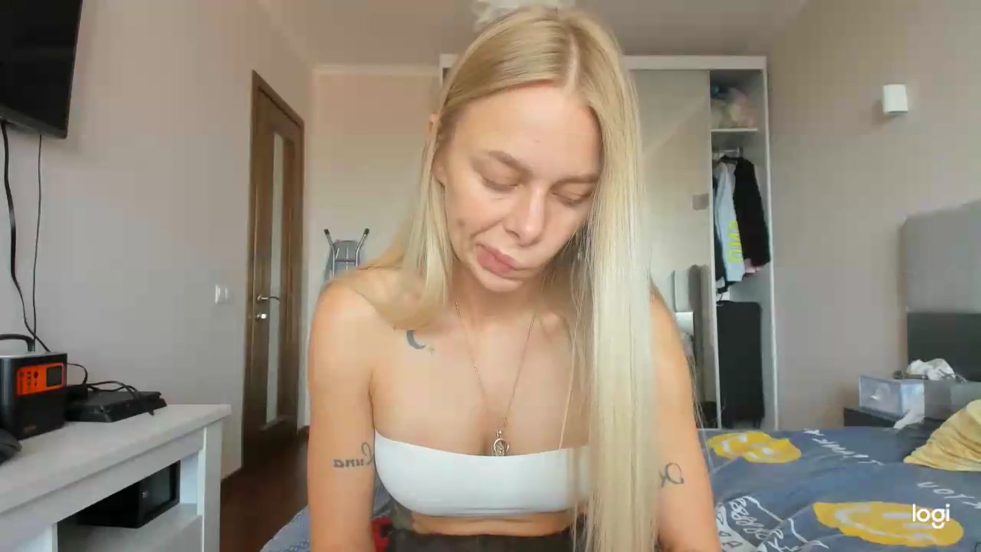 Gallery image thumbnail from Librarys_bb's myfreecams stream on, 07/17/2026, 09:40 image 11 of 20