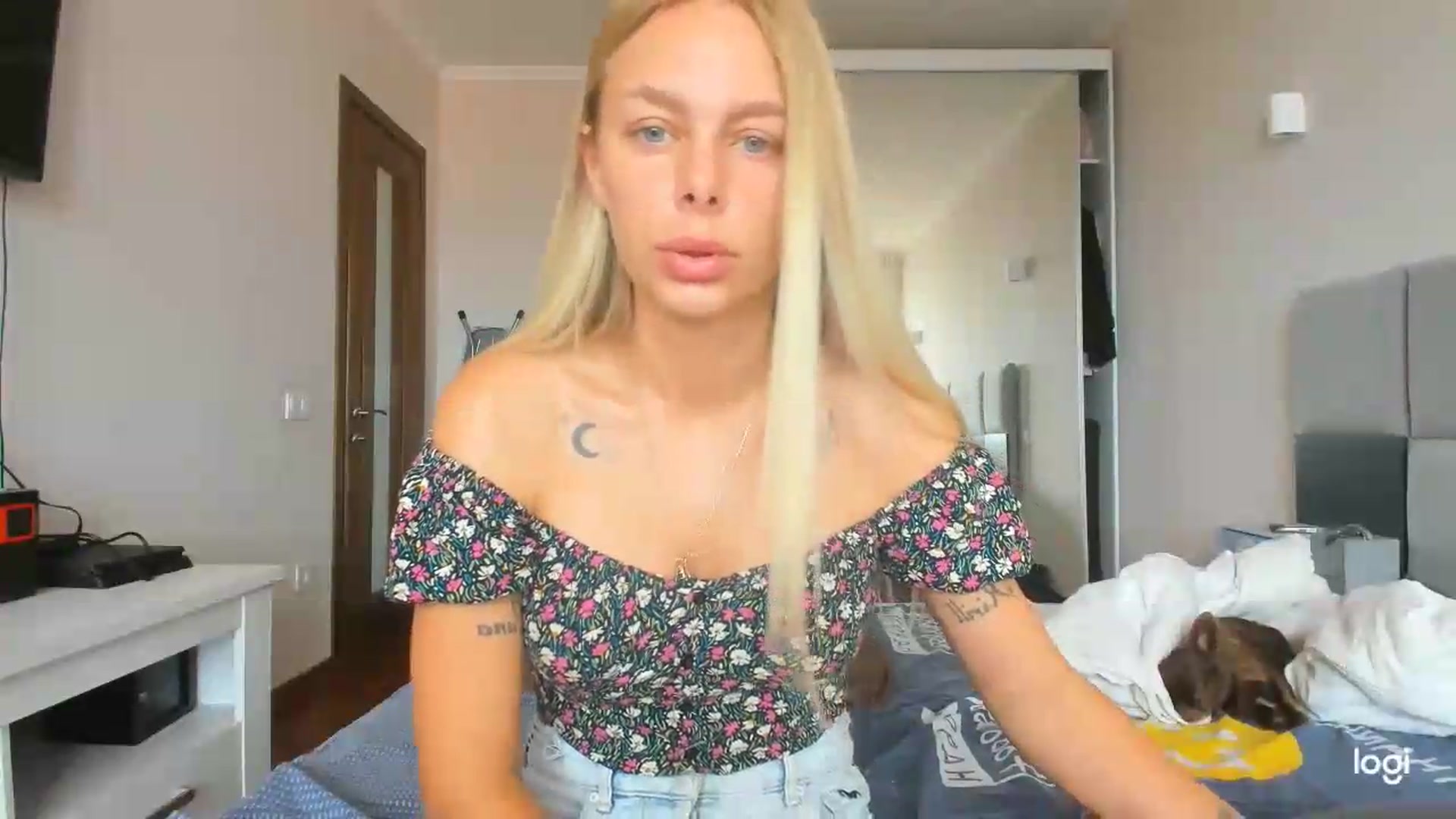 Gallery image thumbnail from Librarys_bb's myfreecams stream on, 07/19/2026, 09:54 image 16 of 20