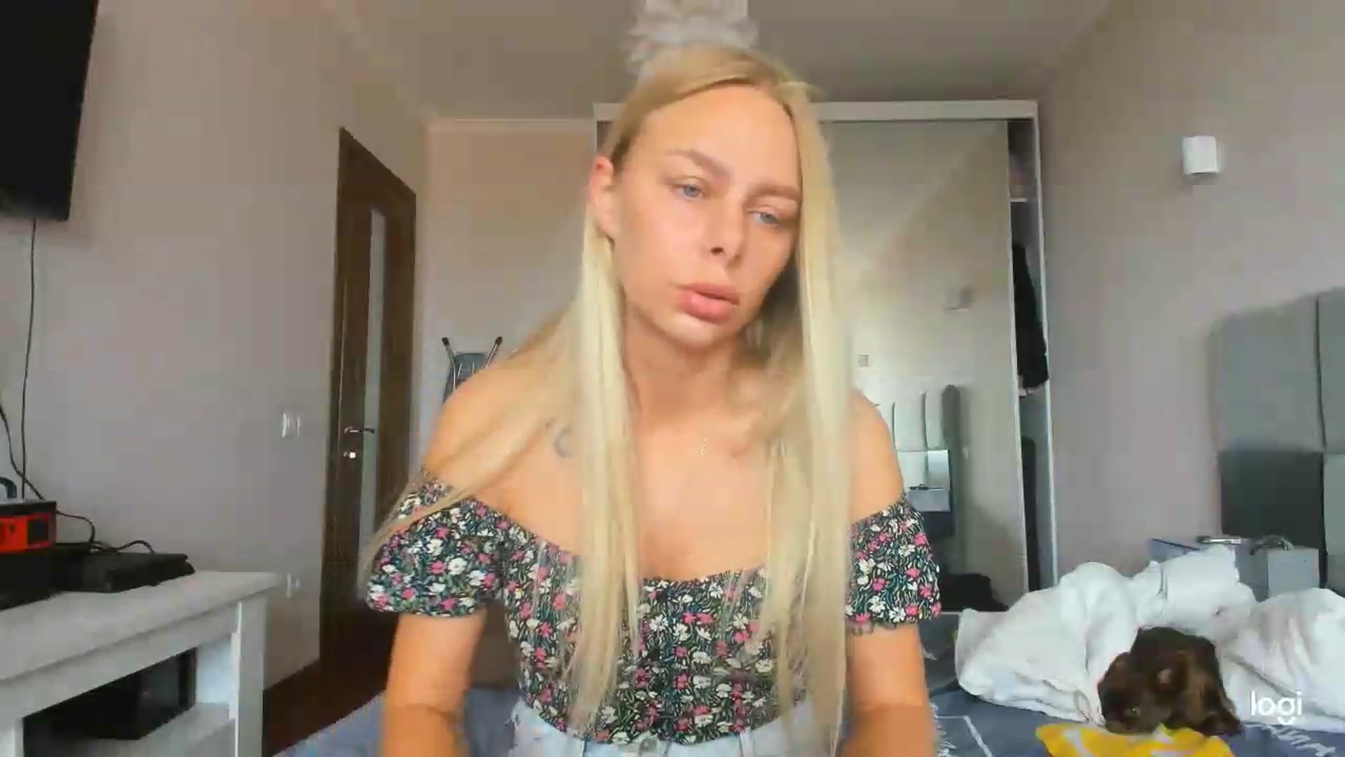 Gallery image thumbnail from Librarys_bb's myfreecams stream on, 07/19/2026, 09:54 image 7 of 20