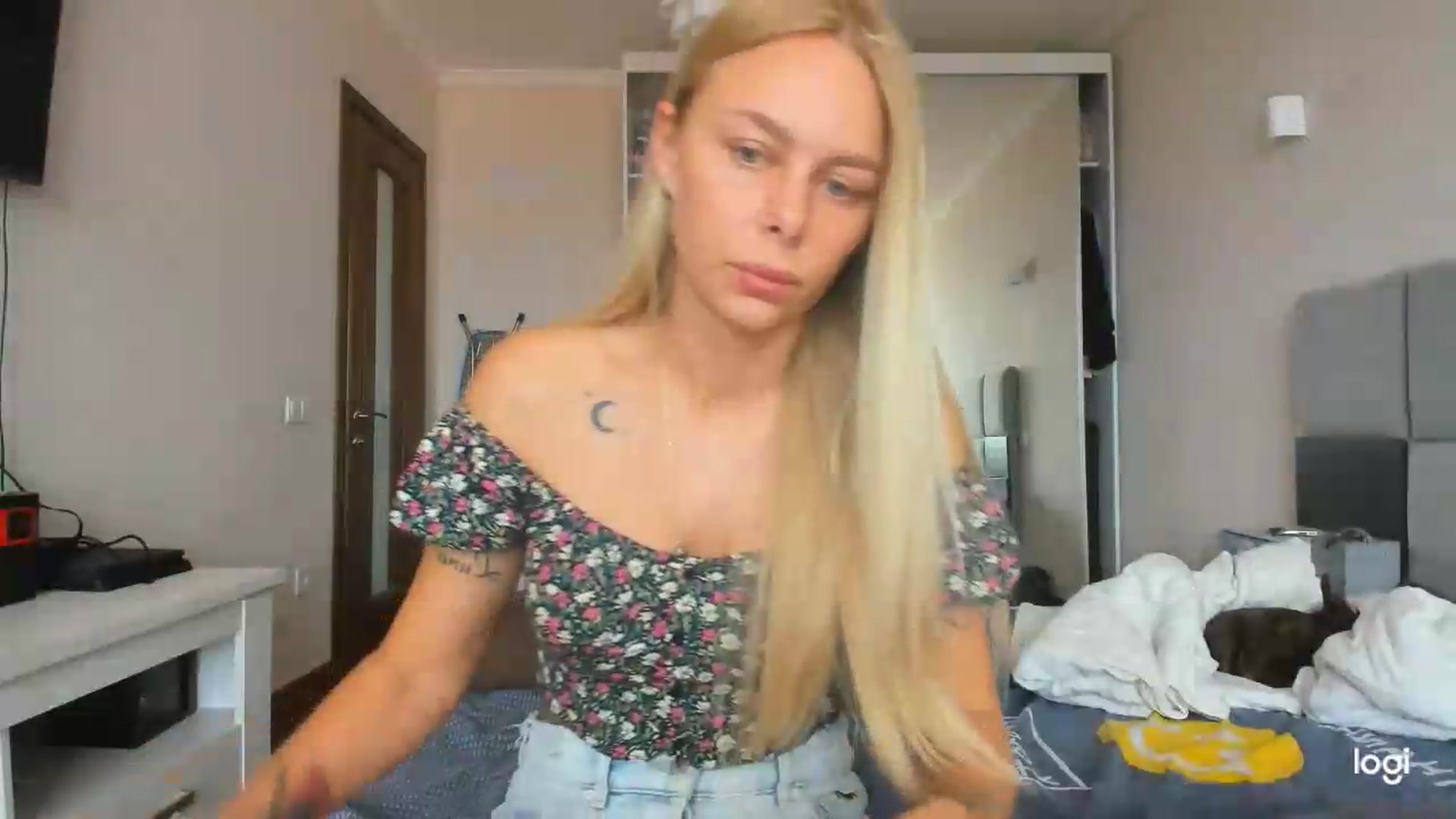 Gallery image thumbnail from Librarys_bb's myfreecams stream on, 07/19/2026, 09:54 image 15 of 20