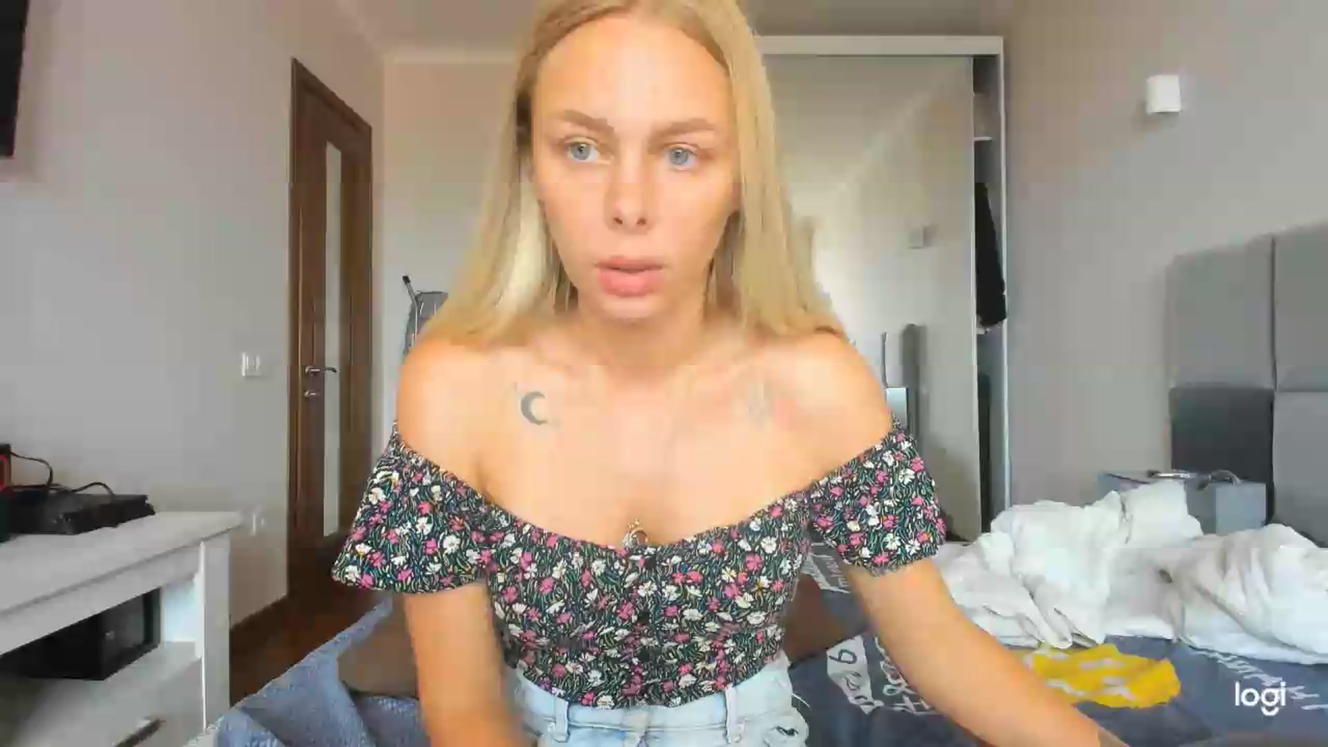 Gallery image thumbnail from Librarys_bb's myfreecams stream on, 07/19/2026, 10:36 image 1 of 20