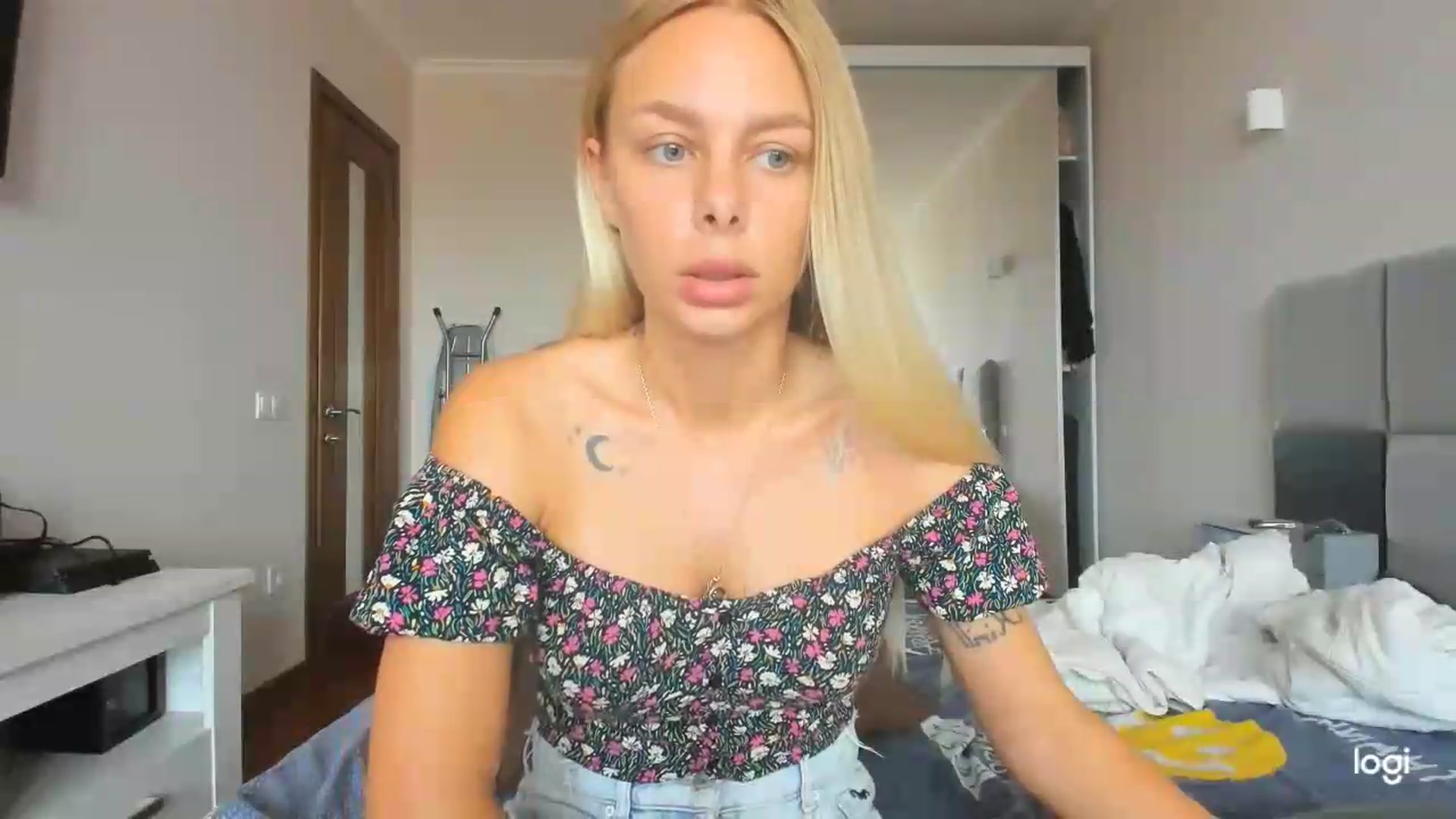 Gallery image thumbnail from Librarys_bb's myfreecams stream on, 07/19/2026, 10:36 image 15 of 20