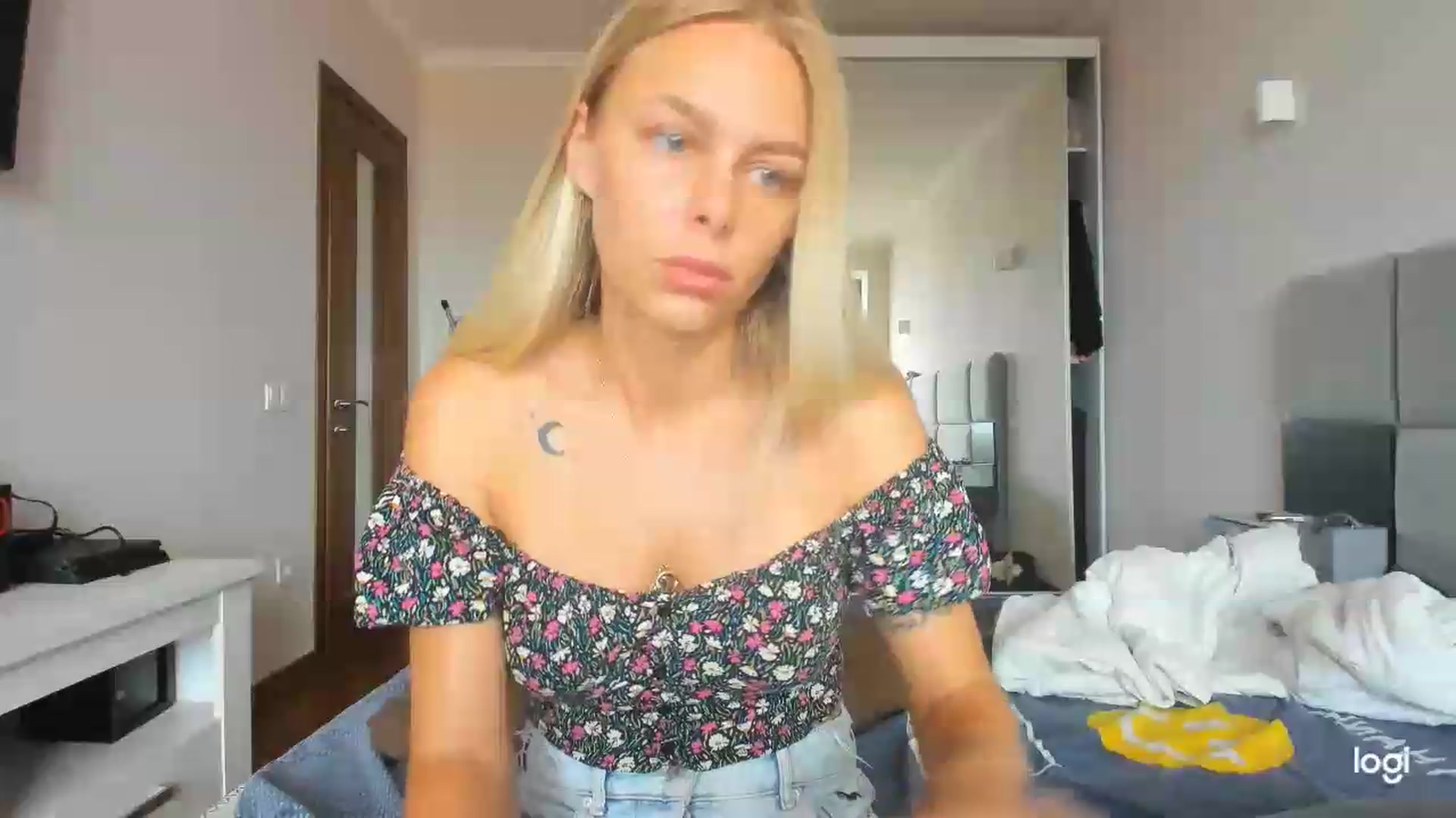 Gallery image thumbnail from Librarys_bb's myfreecams stream on, 07/19/2026, 10:36 image 5 of 20