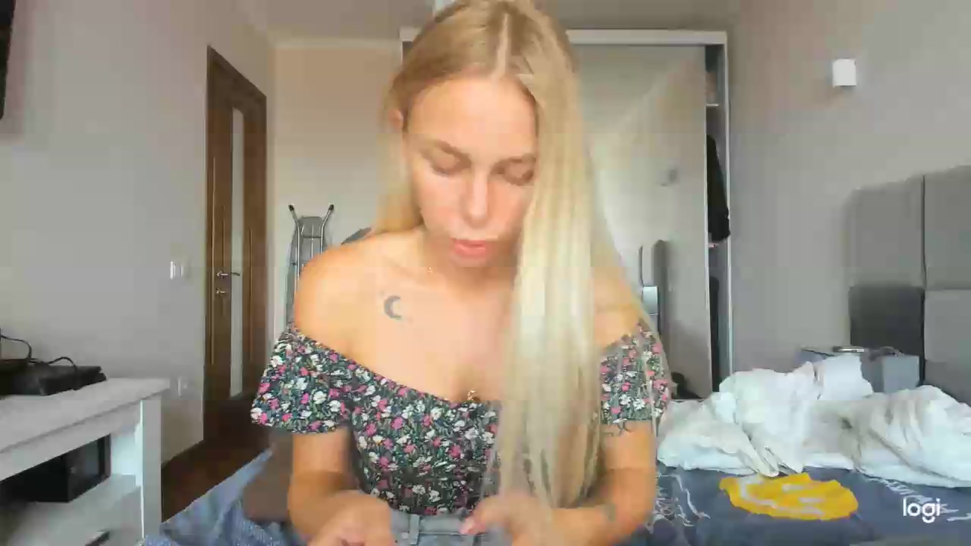 Gallery image thumbnail from Librarys_bb's myfreecams stream on, 07/19/2026, 10:36 image 18 of 20