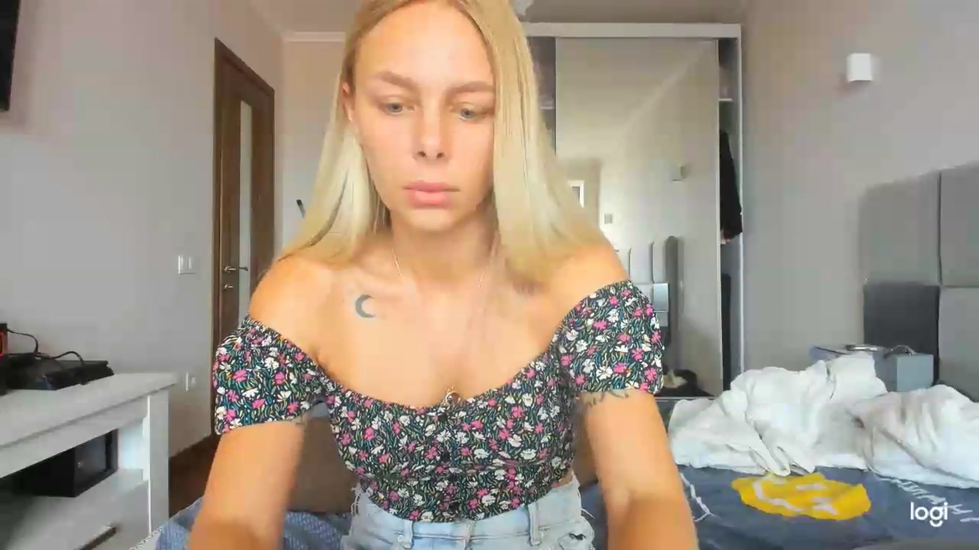 Gallery image thumbnail from Librarys_bb's myfreecams stream on, 07/19/2026, 10:36 image 3 of 20