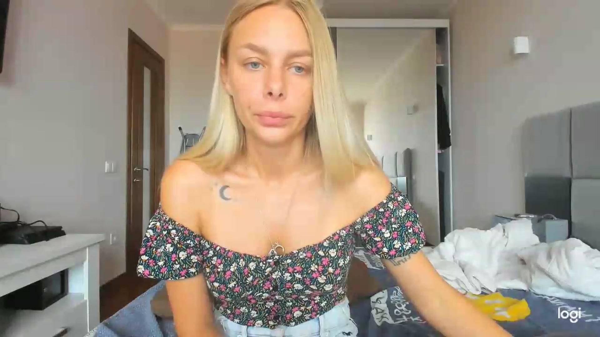 Gallery image thumbnail from Librarys_bb's myfreecams stream on, 07/19/2026, 10:36 image 10 of 20