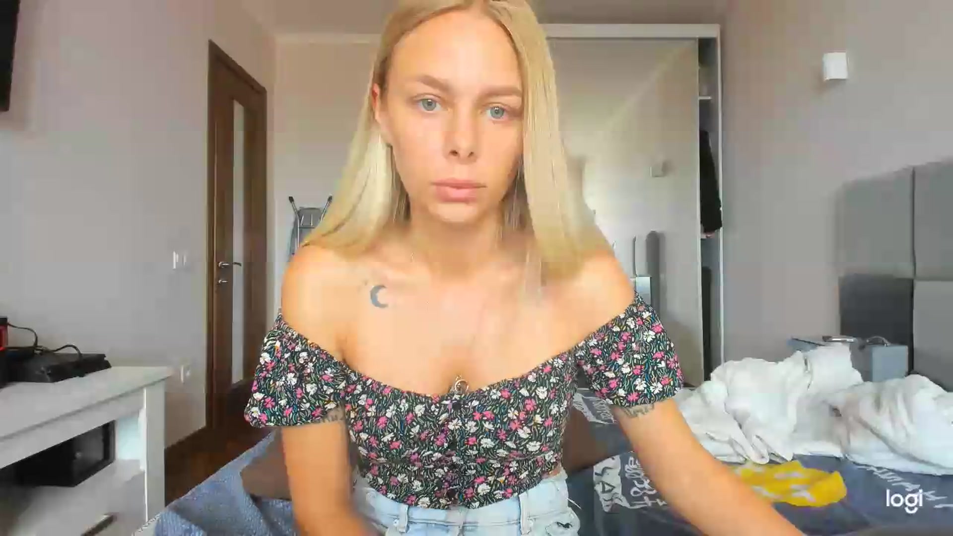 Gallery image thumbnail from Librarys_bb's myfreecams stream on, 07/19/2026, 10:36 image 4 of 20