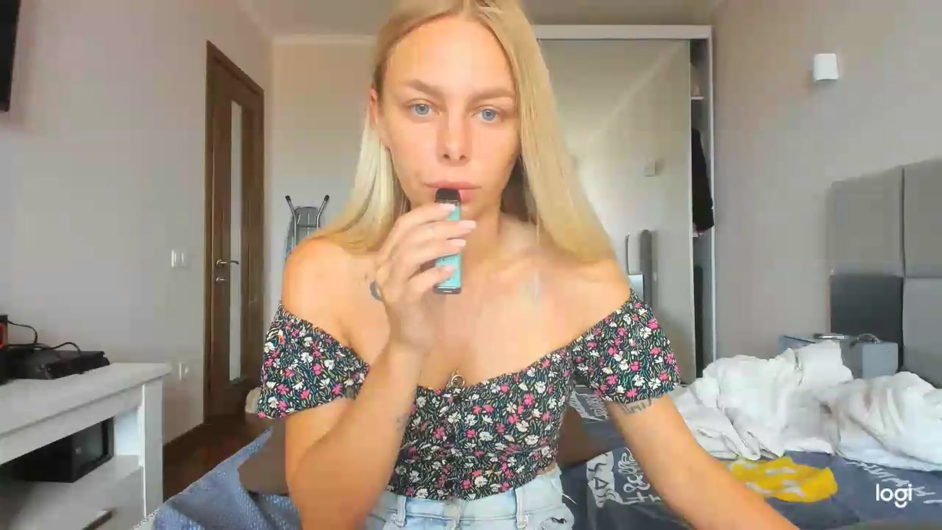 Gallery image thumbnail from Librarys_bb's myfreecams stream on, 07/19/2026, 10:36 image 2 of 20