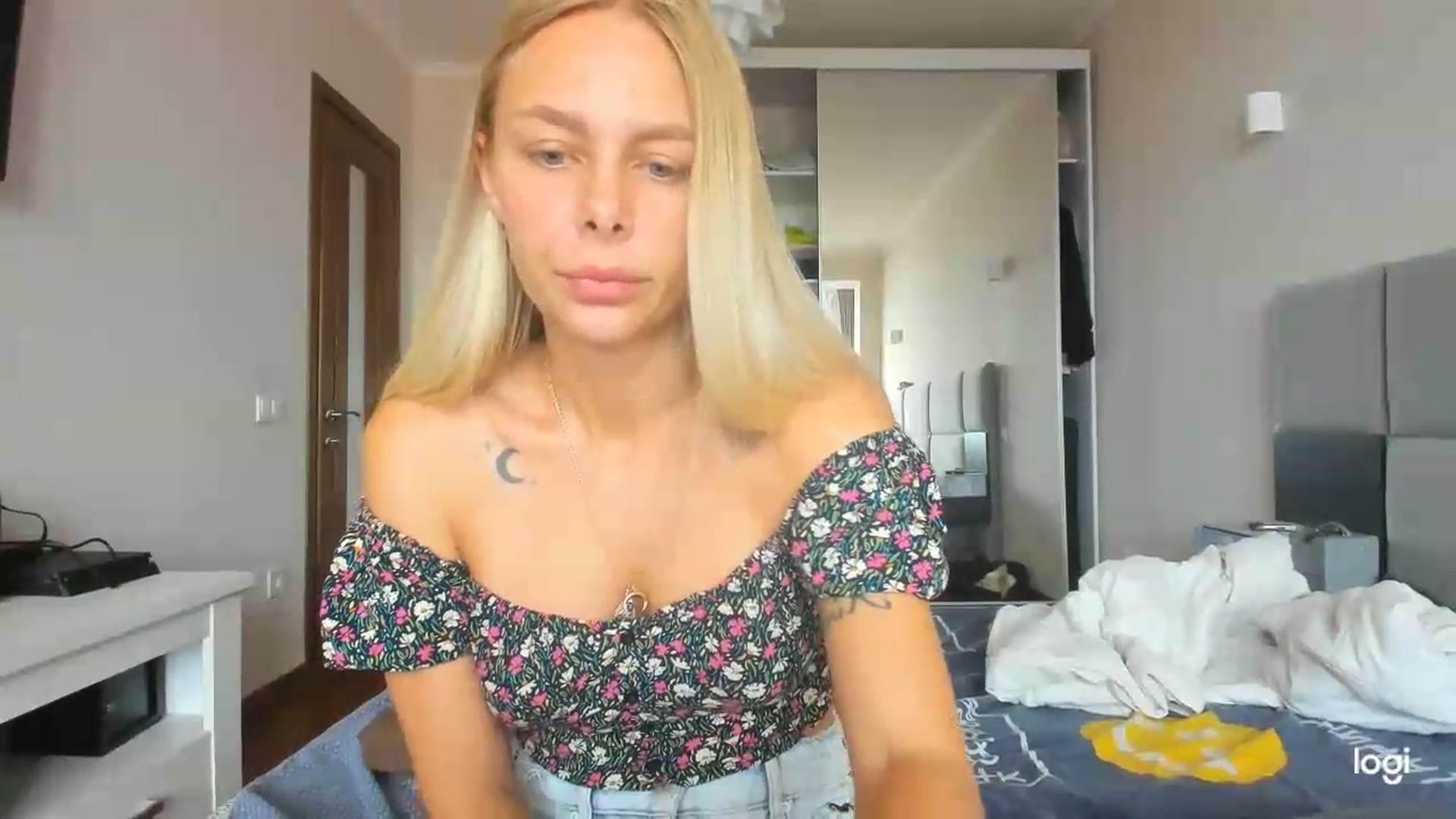 Gallery image thumbnail from Librarys_bb's myfreecams stream on, 07/19/2026, 10:36 image 6 of 20