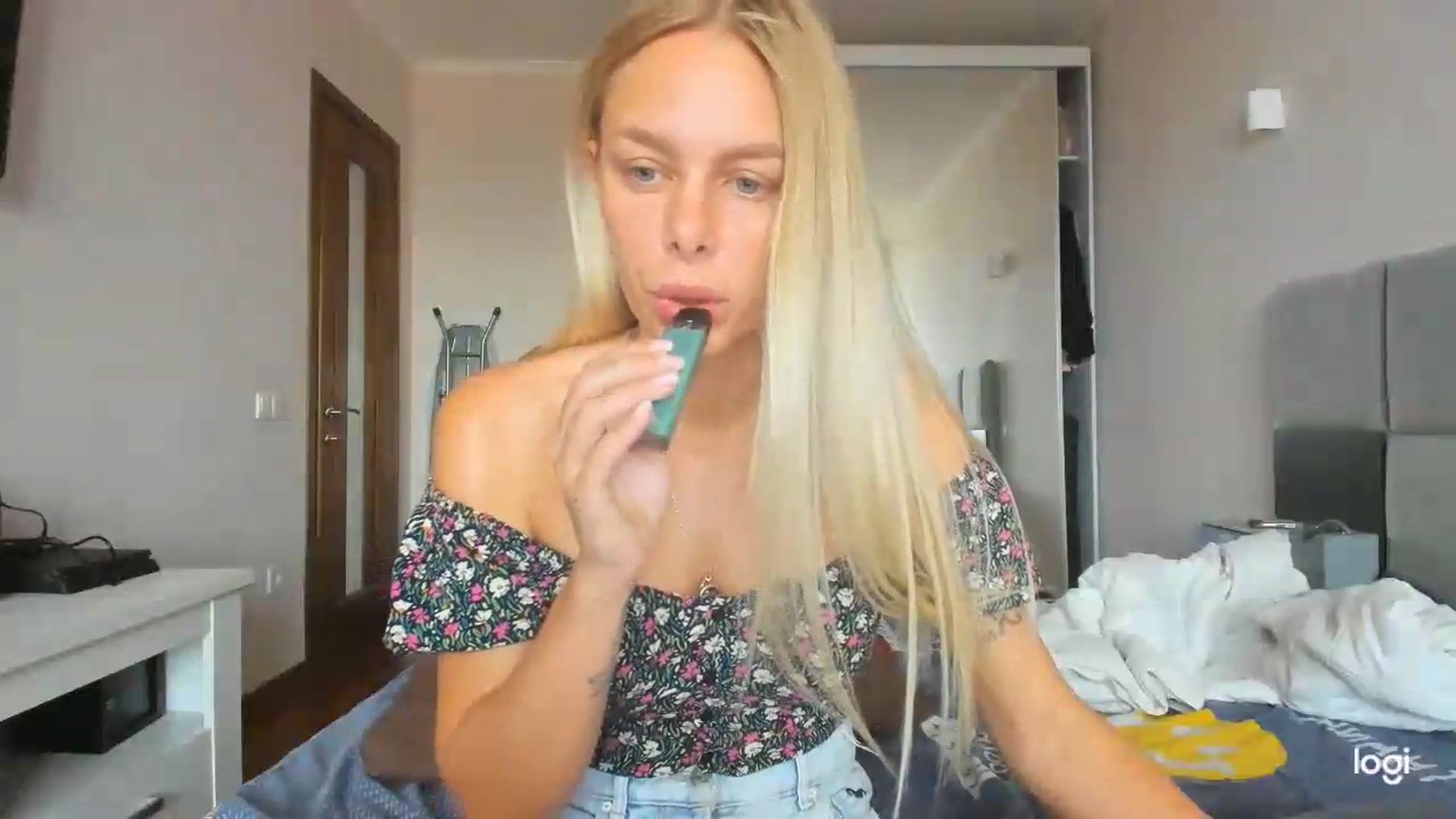 Gallery image thumbnail from Librarys_bb's myfreecams stream on, 07/19/2026, 10:36 image 17 of 20