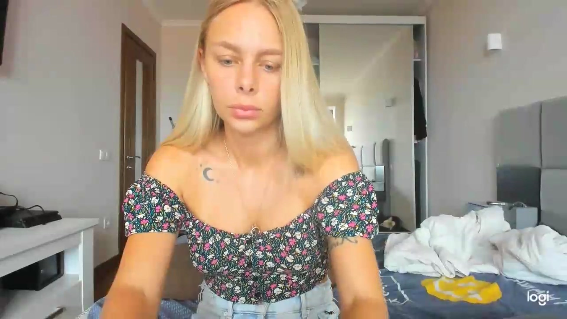 Gallery image thumbnail from Librarys_bb's myfreecams stream on, 07/19/2026, 10:36 image 7 of 20