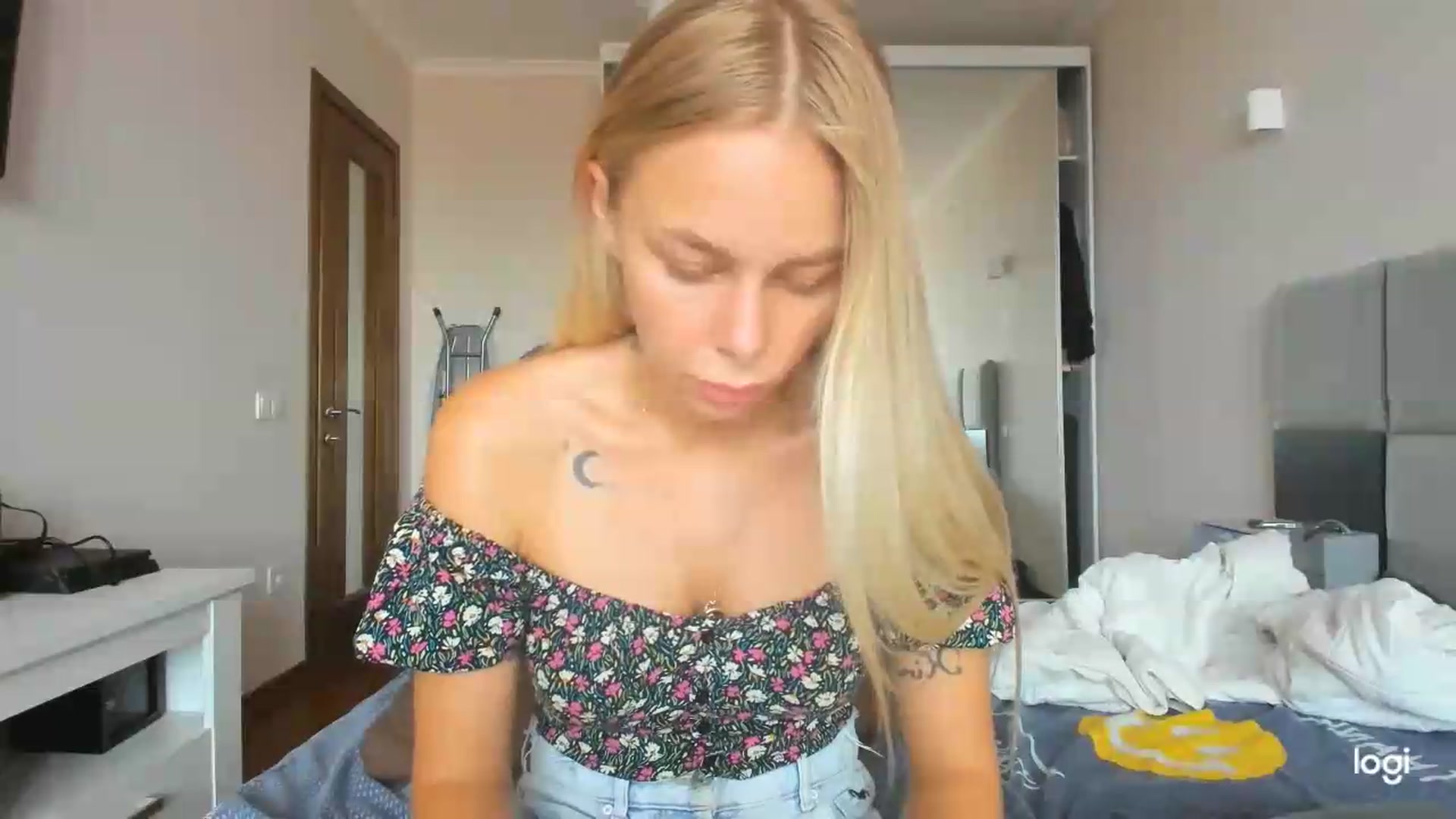 Gallery image thumbnail from Librarys_bb's myfreecams stream on, 07/19/2026, 10:36 image 16 of 20