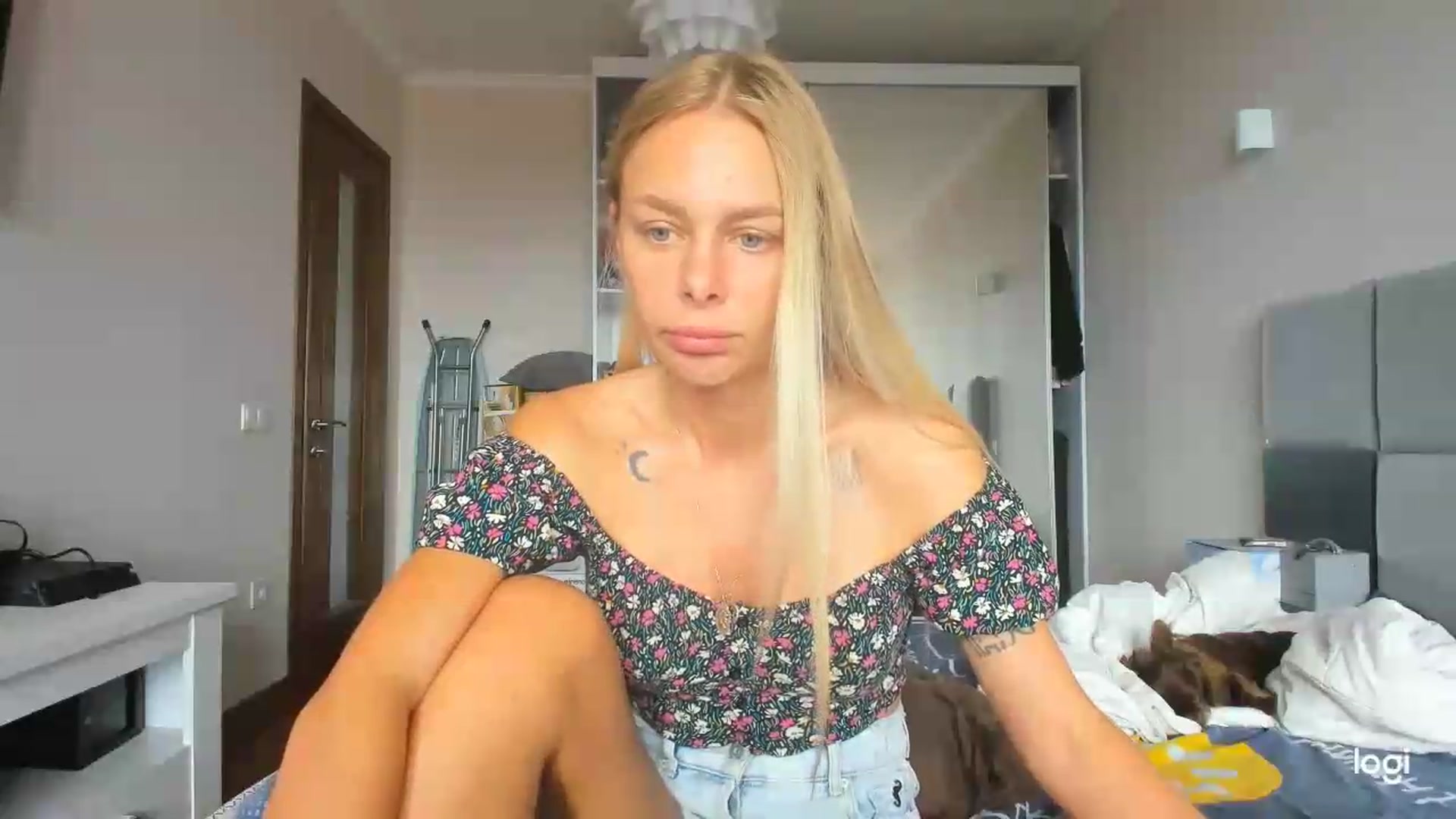 Gallery image thumbnail from Librarys_bb's myfreecams stream on, 07/19/2026, 11:23 image 2 of 20