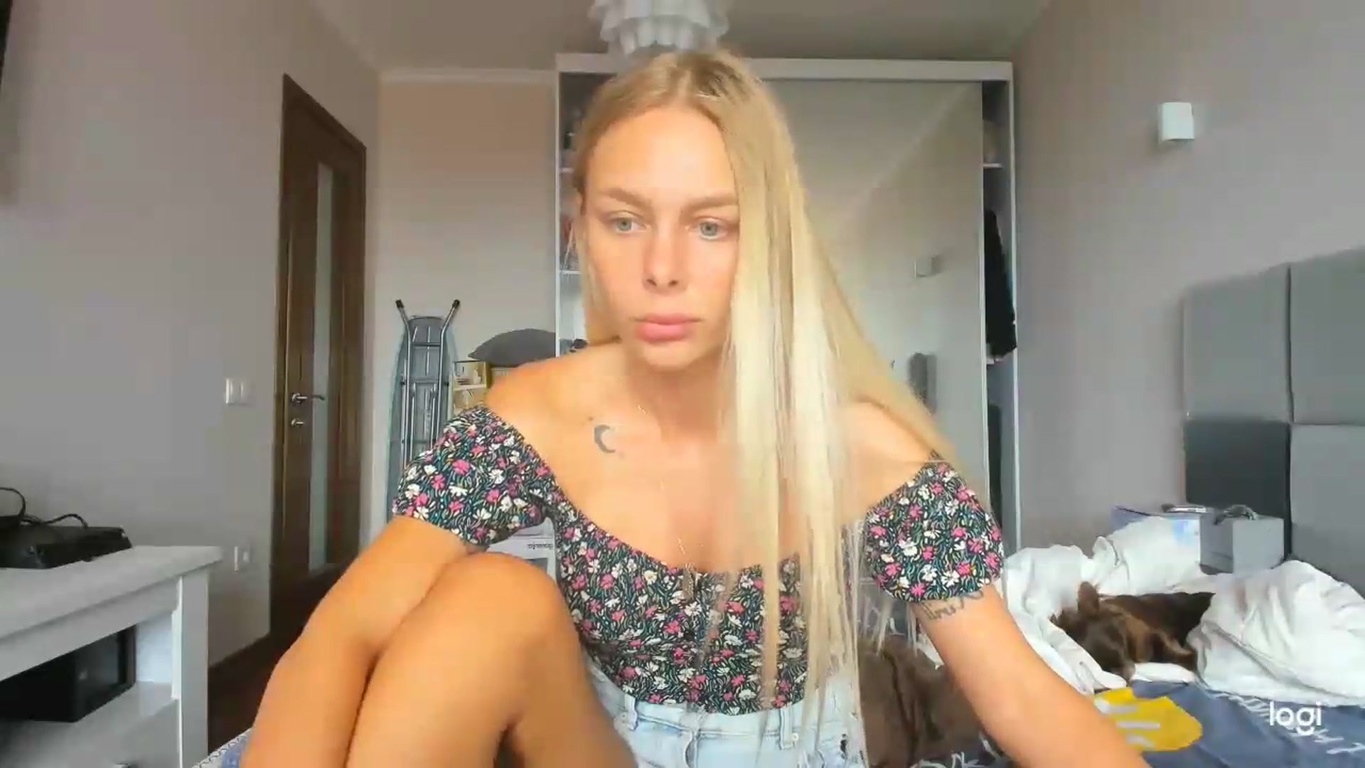 Gallery image thumbnail from Librarys_bb's myfreecams stream on, 07/19/2026, 11:23 image 5 of 20