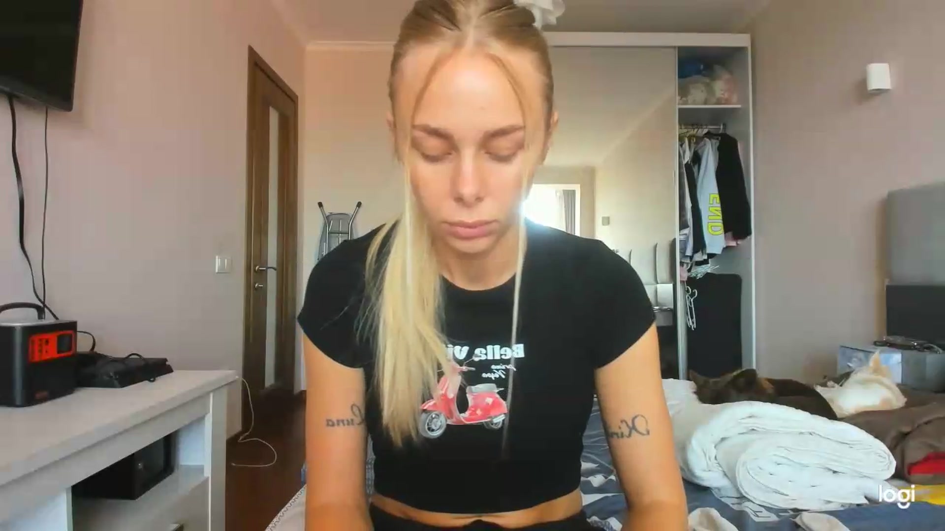 Gallery image thumbnail from Librarys_bb's myfreecams stream on, 07/21/2026, 09:46 image 8 of 20