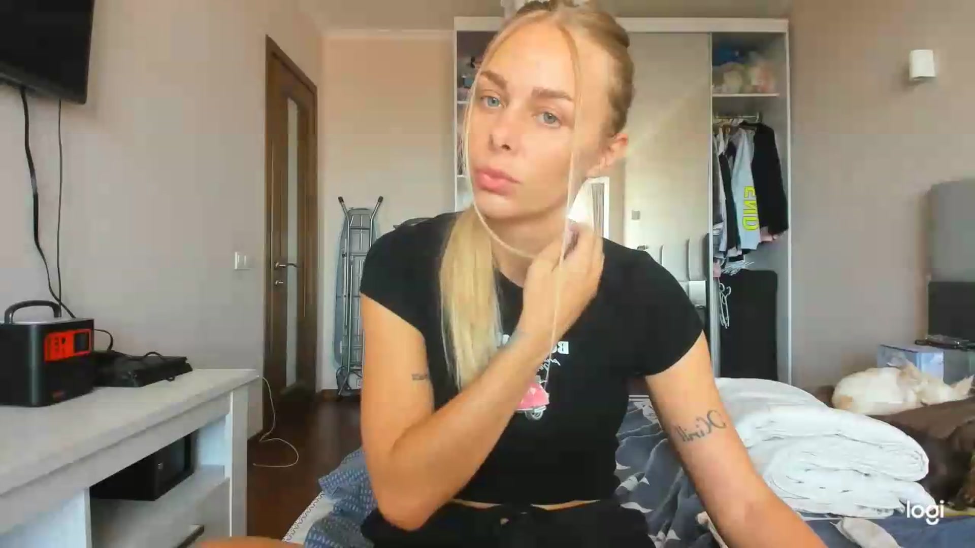 Gallery image thumbnail from Librarys_bb's myfreecams stream on, 07/21/2026, 09:46 image 17 of 20