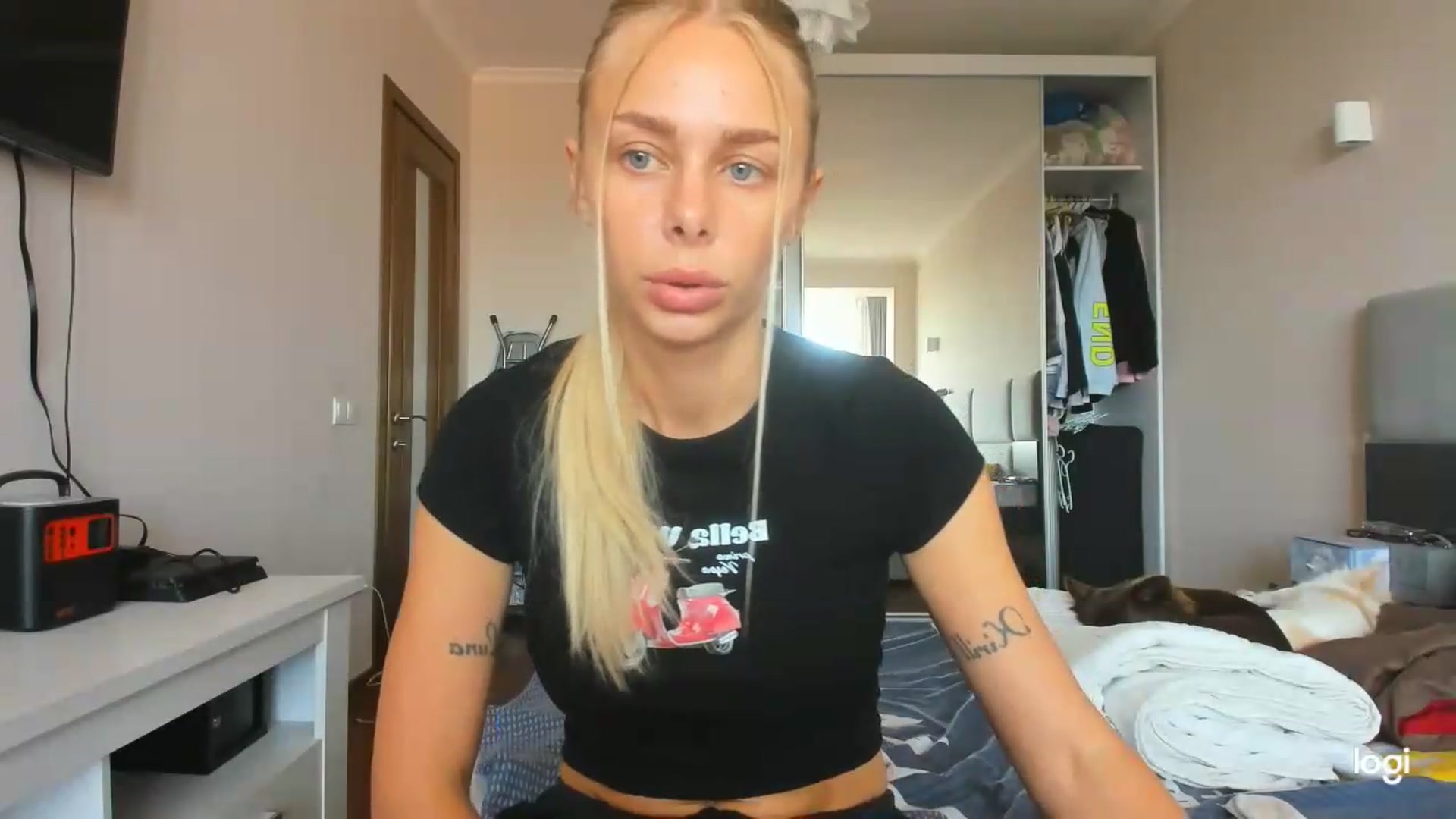 Gallery image thumbnail from Librarys_bb's myfreecams stream on, 07/21/2026, 09:46 image 10 of 20