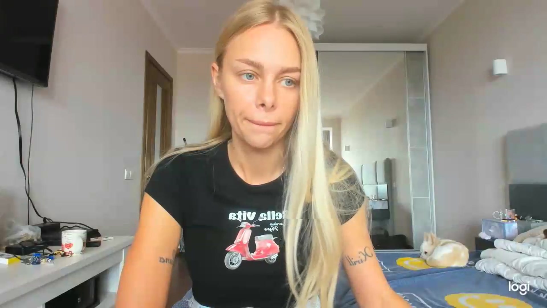 Gallery image thumbnail from Librarys_bb's myfreecams stream on, 07/24/2026, 09:38 image 15 of 20