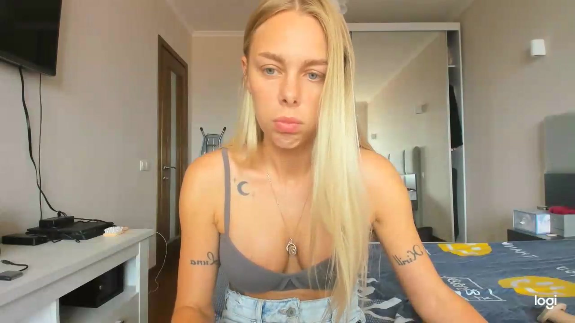 Gallery image thumbnail from Librarys_bb's myfreecams stream on, 07/27/2026, 10:55 image 17 of 20