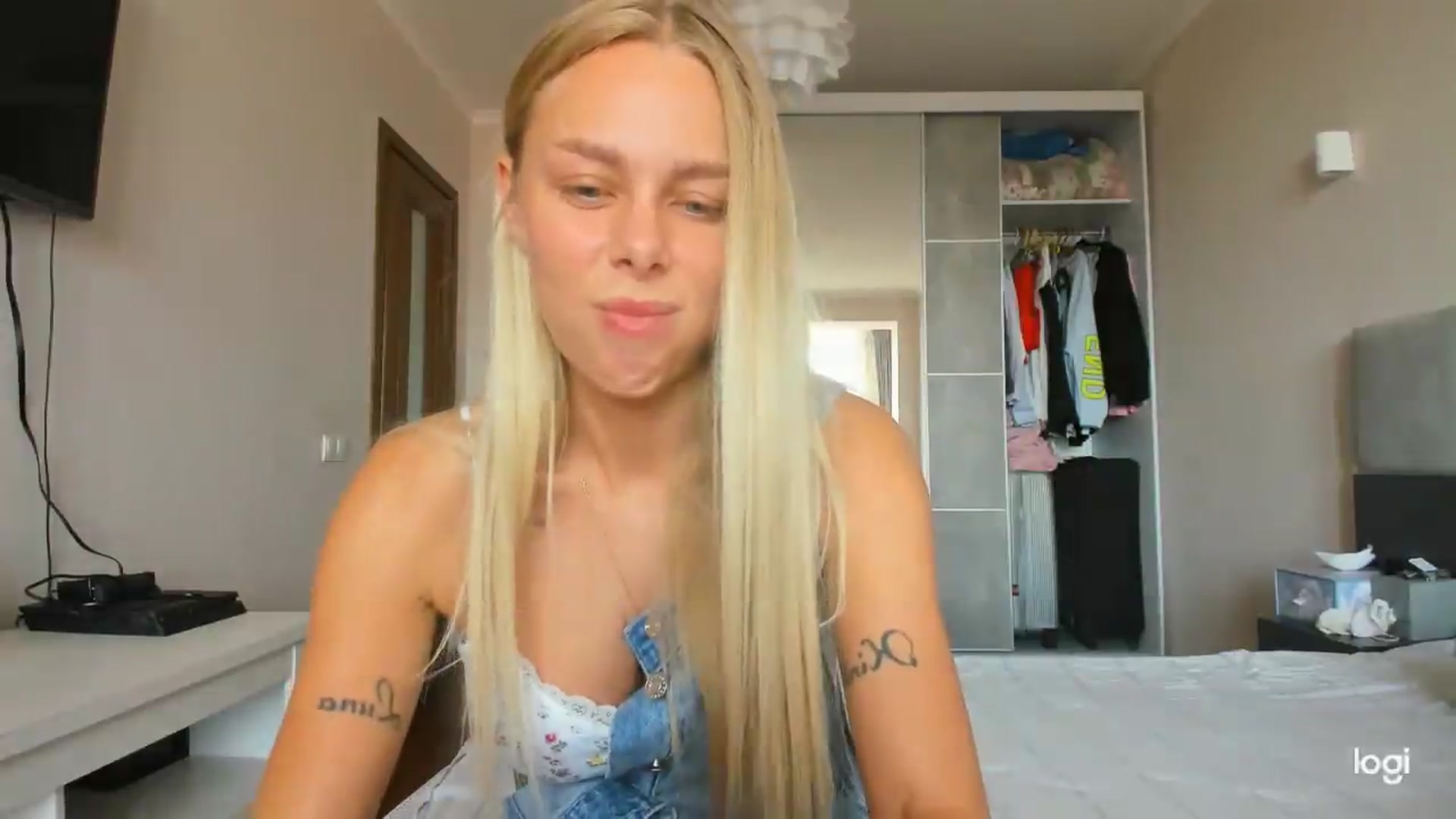 Gallery image thumbnail from Librarys_bb's myfreecams stream on, 08/03/2026, 09:46 image 14 of 20