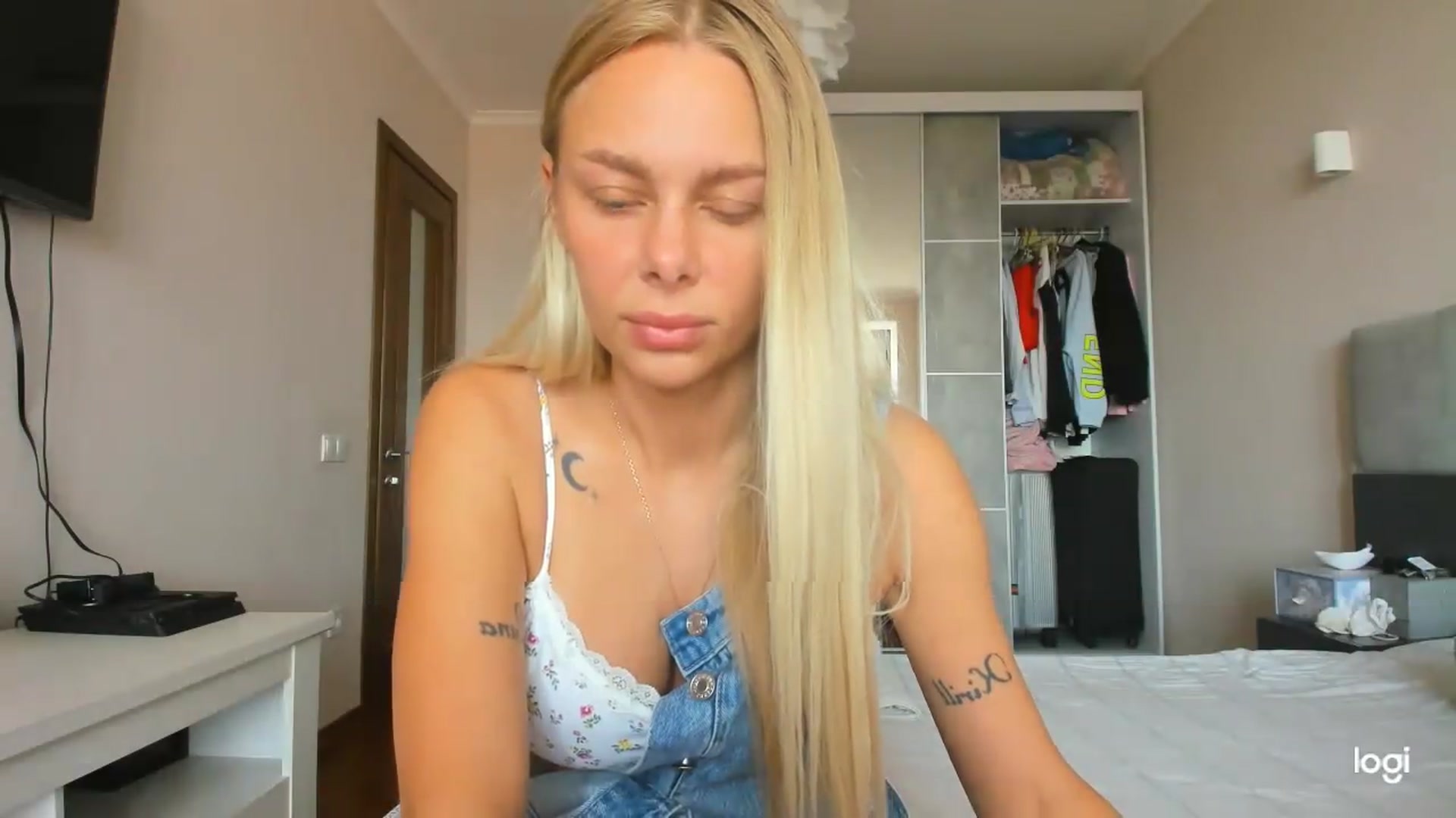 Gallery image thumbnail from Librarys_bb's myfreecams stream on, 08/03/2026, 09:46 image 11 of 20