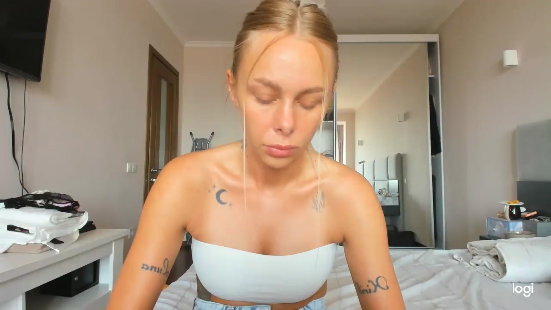 Gallery image thumbnail from Librarys_bb's myfreecams stream on, 08/06/2026, 11:57 image 13 of 20